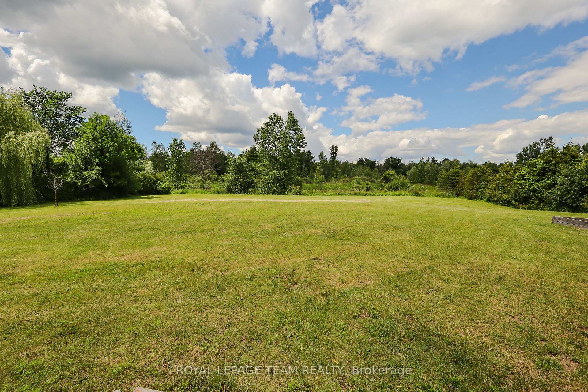 Photo 3 of 4038 Calbrent Way, Ottawa, Vernon — HOMEH