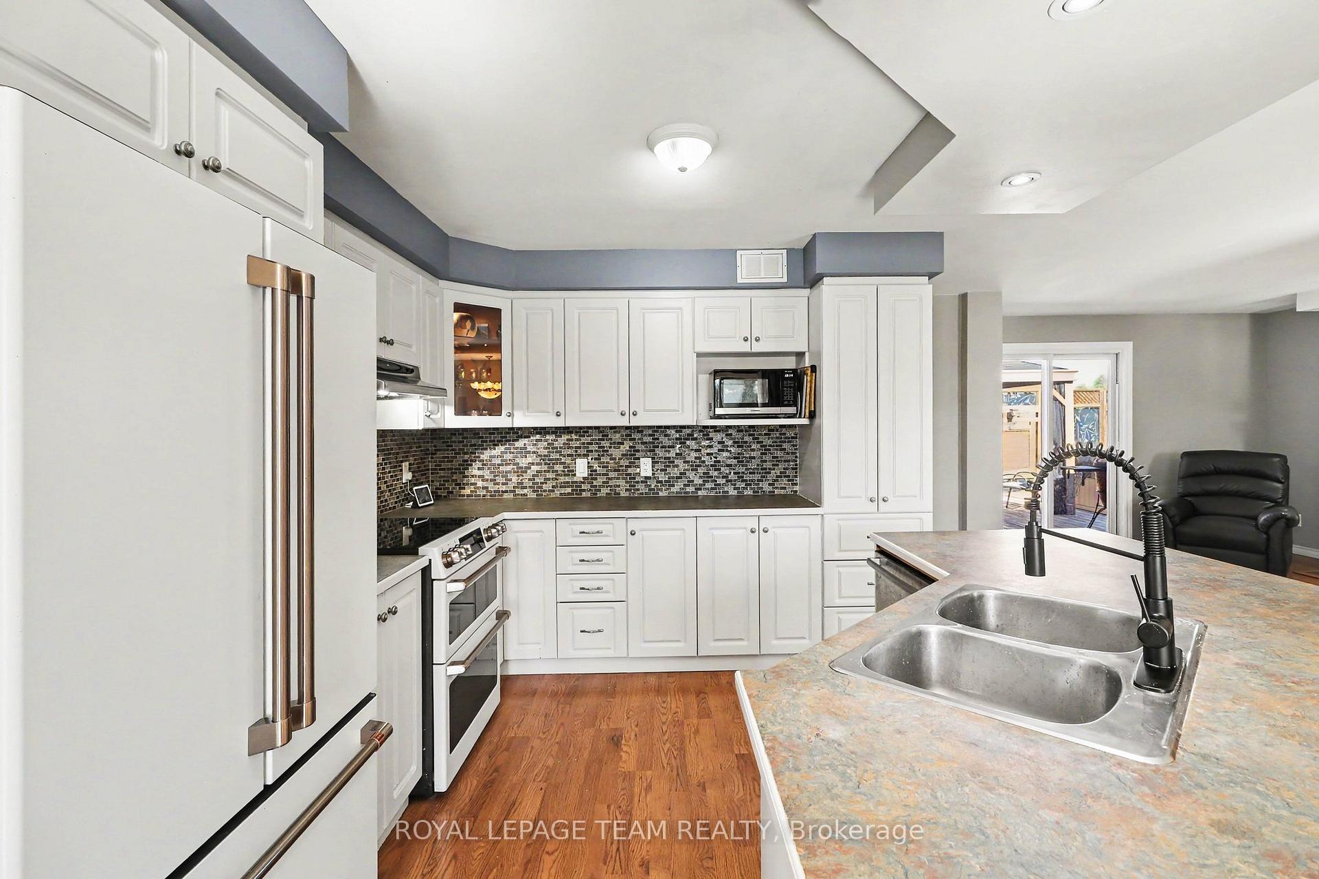 Photo 6 of 4038 Calbrent Way, Ottawa, Vernon — HOMEH