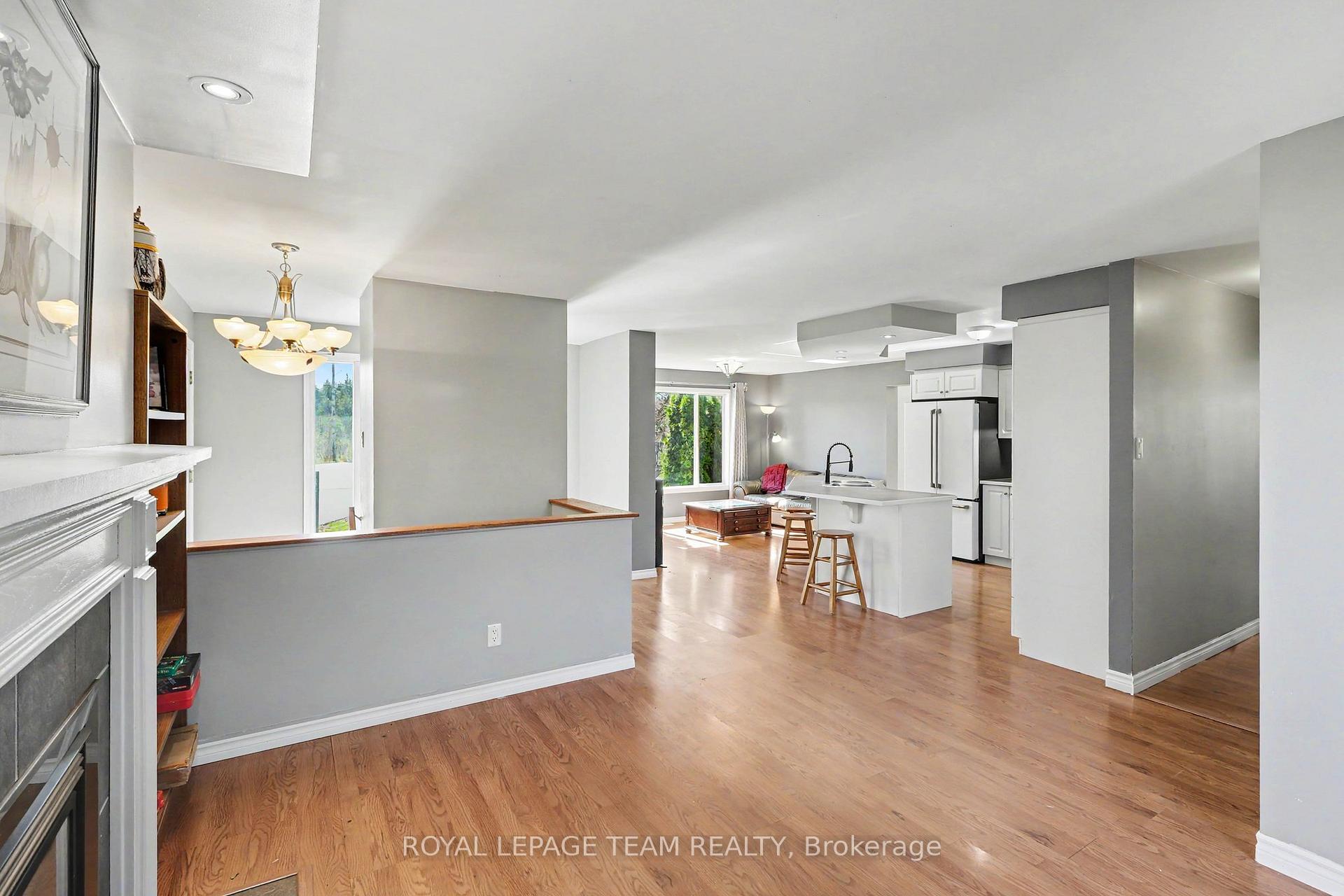 Photo 10 of 4038 Calbrent Way, Ottawa, Vernon — HOMEH