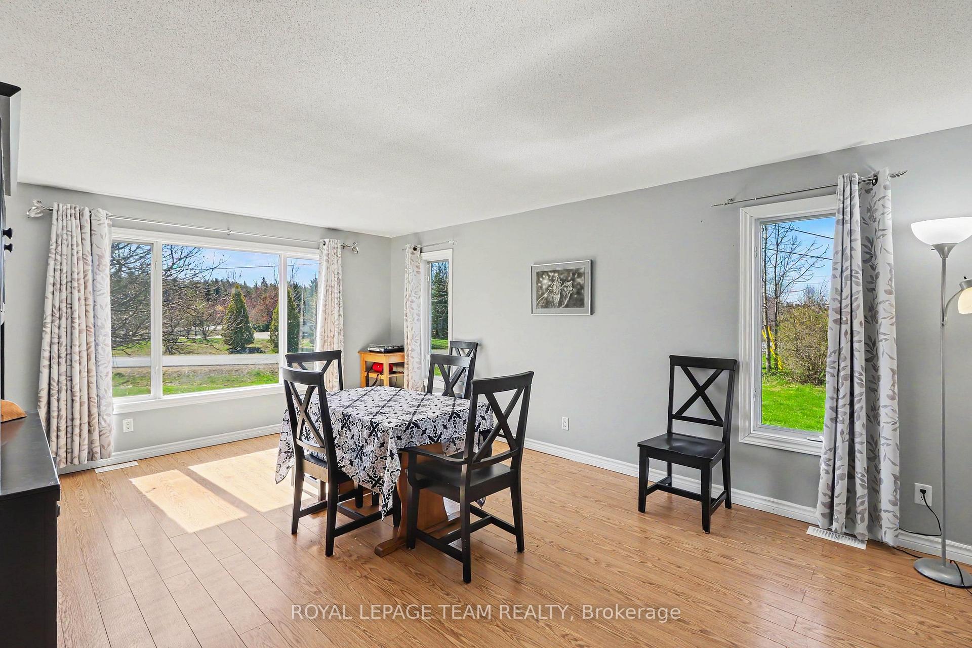 Photo 12 of 4038 Calbrent Way, Ottawa, Vernon — HOMEH