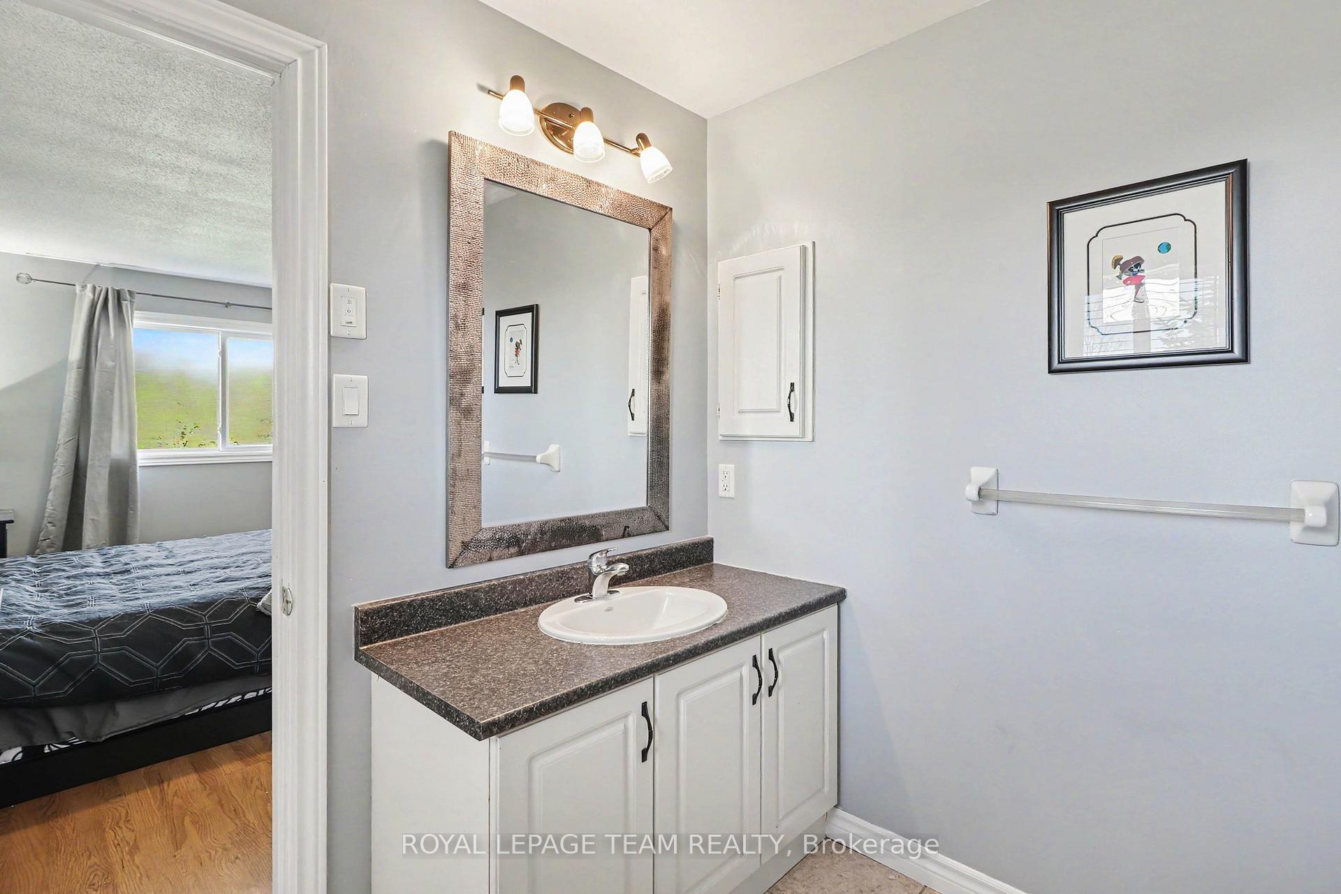 Photo 15 of 4038 Calbrent Way, Ottawa, Vernon — HOMEH