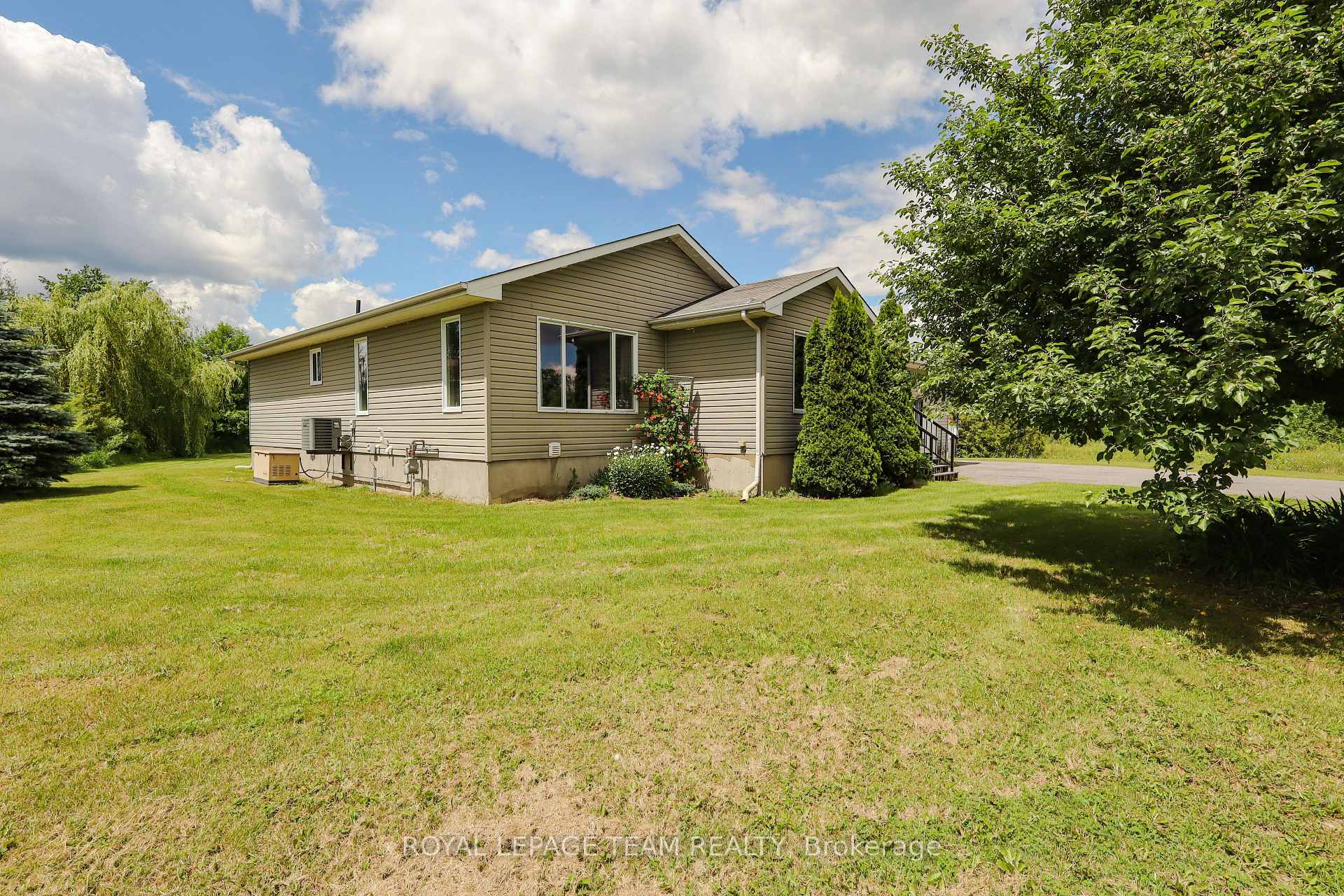 Photo 33 of 4038 Calbrent Way, Ottawa, Vernon — HOMEH