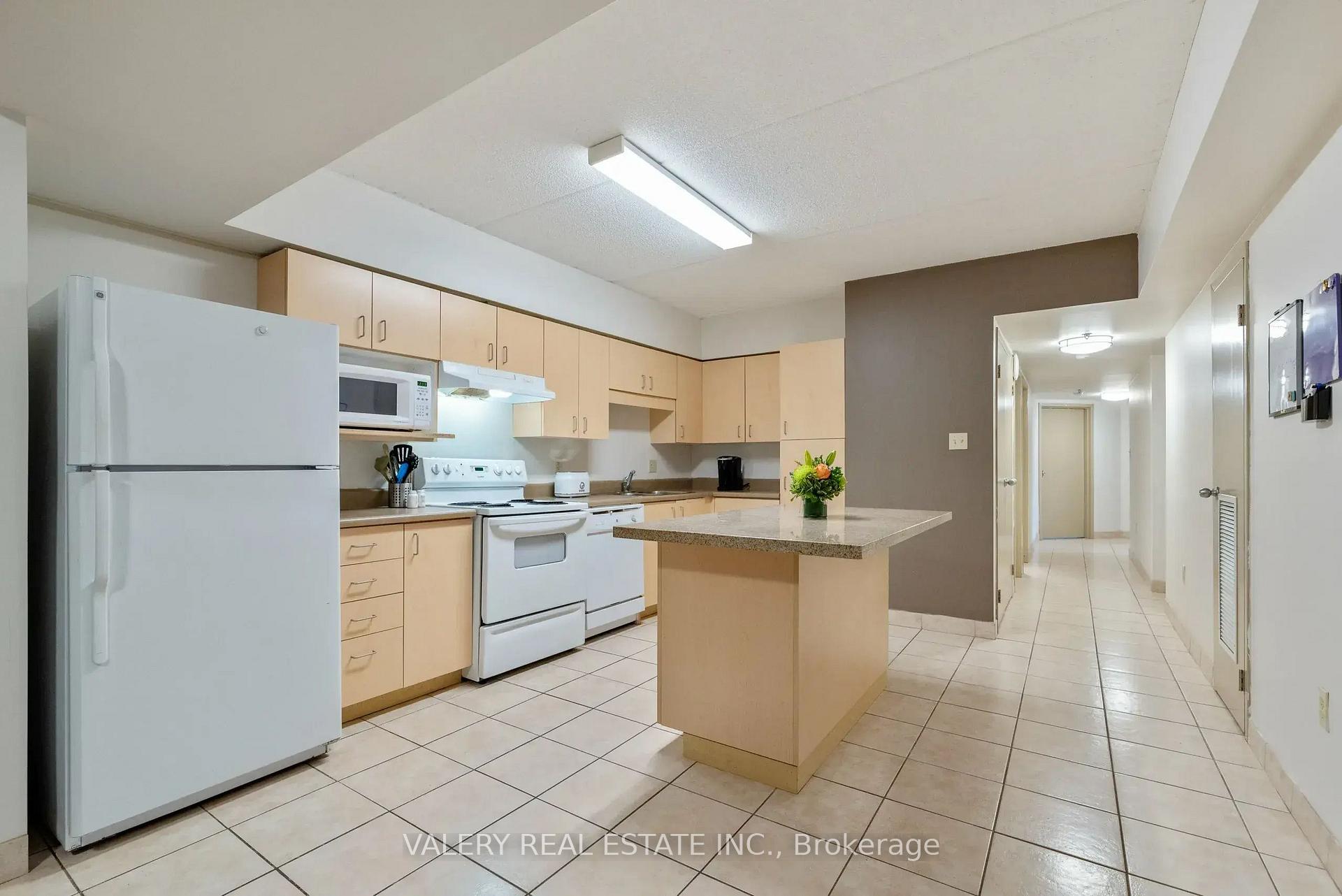 Photo 2 of Unit 905, 1686 Main Street W, Hamilton, Ainslie Wood — HOMEH