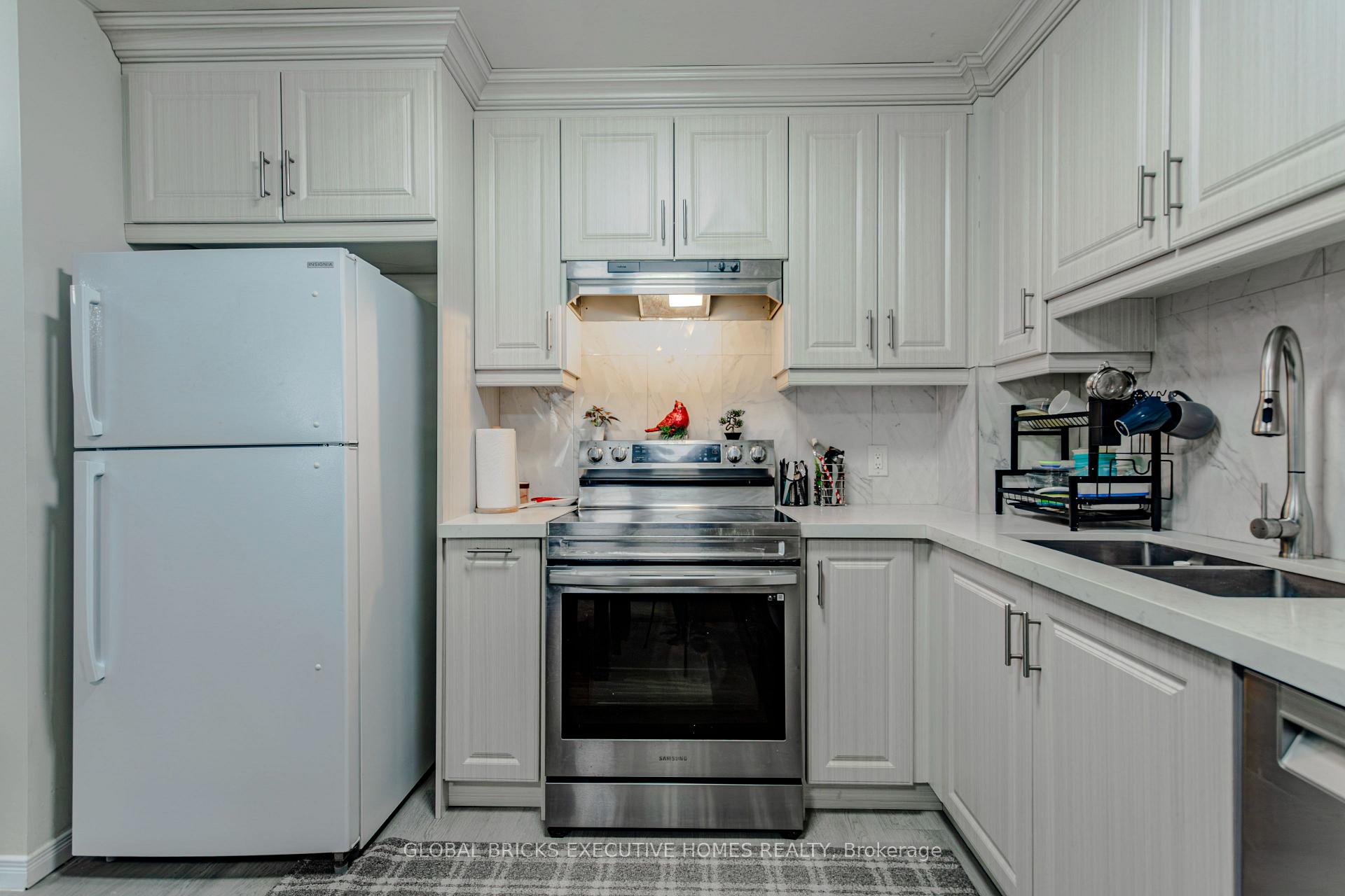 Photo 4 of Unit 102, 1275 Cornerbrook Place, Mississauga, Erindale — HOMEH