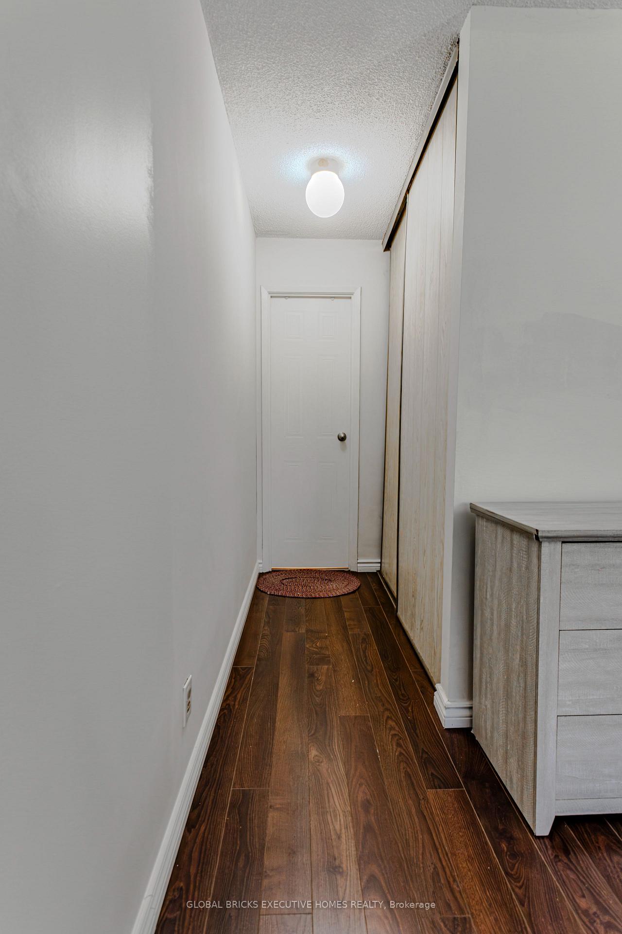 Photo 5 of Unit 102, 1275 Cornerbrook Place, Mississauga, Erindale — HOMEH