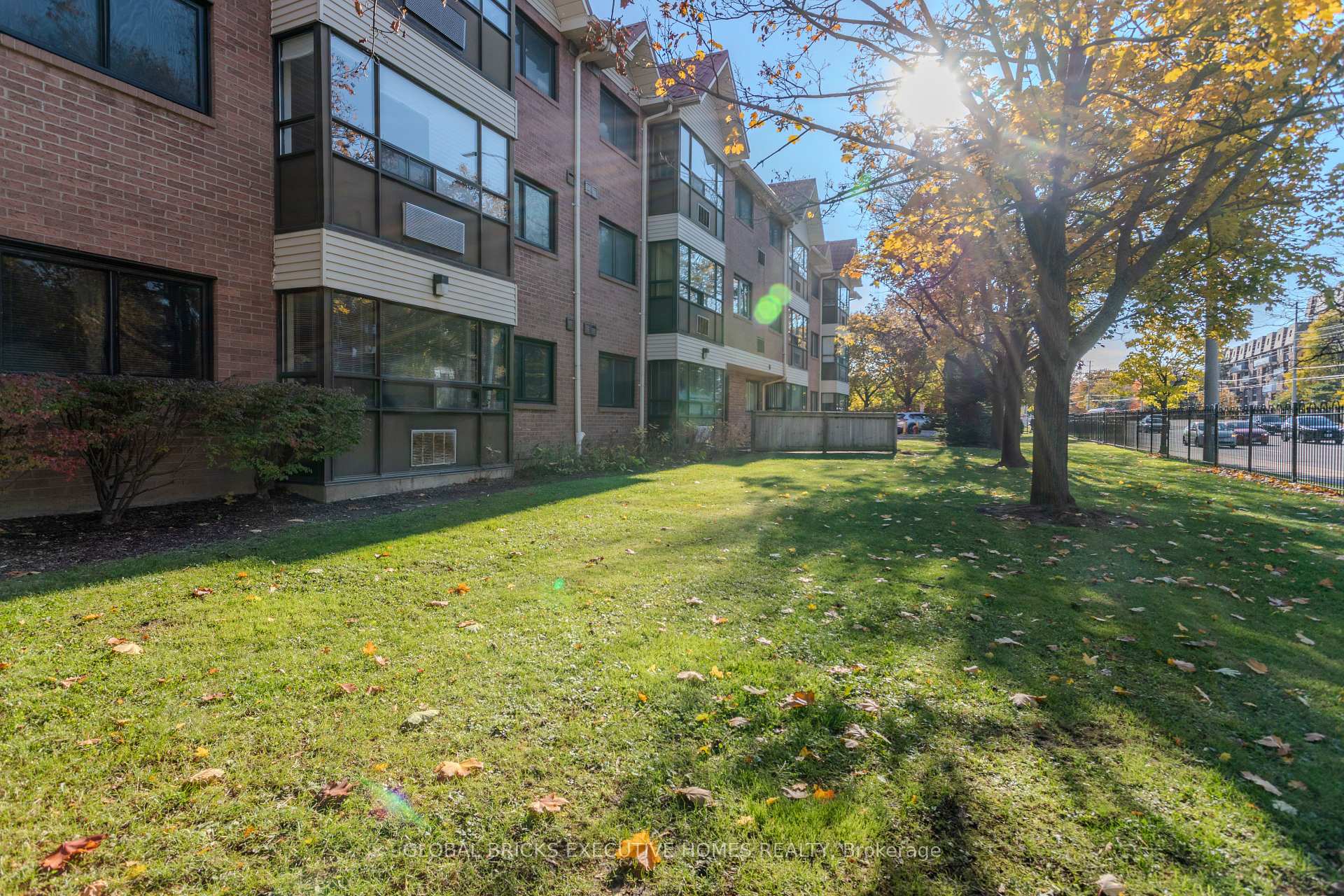 Photo 7 of Unit 102, 1275 Cornerbrook Place, Mississauga, Erindale — HOMEH