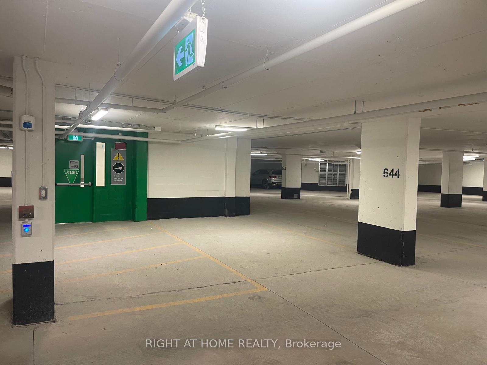 Photo 4 of Unit D-331, 8 Beverley Glen Boulevard, Vaughan, Beverley Glen — HOMEH