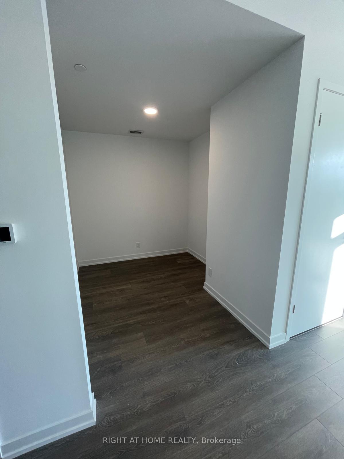 Photo 11 of Unit D-331, 8 Beverley Glen Boulevard, Vaughan, Beverley Glen — HOMEH