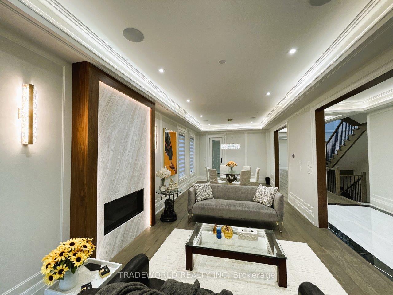 Photo 4 of 90 Fred Varley Drive, Markham, Unionville — HOMEH