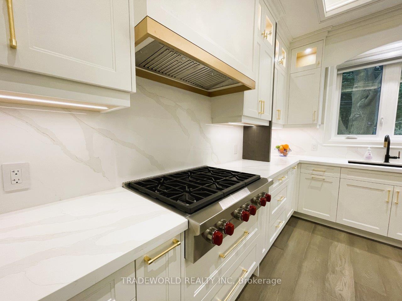 Photo 11 of 90 Fred Varley Drive, Markham, Unionville — HOMEH