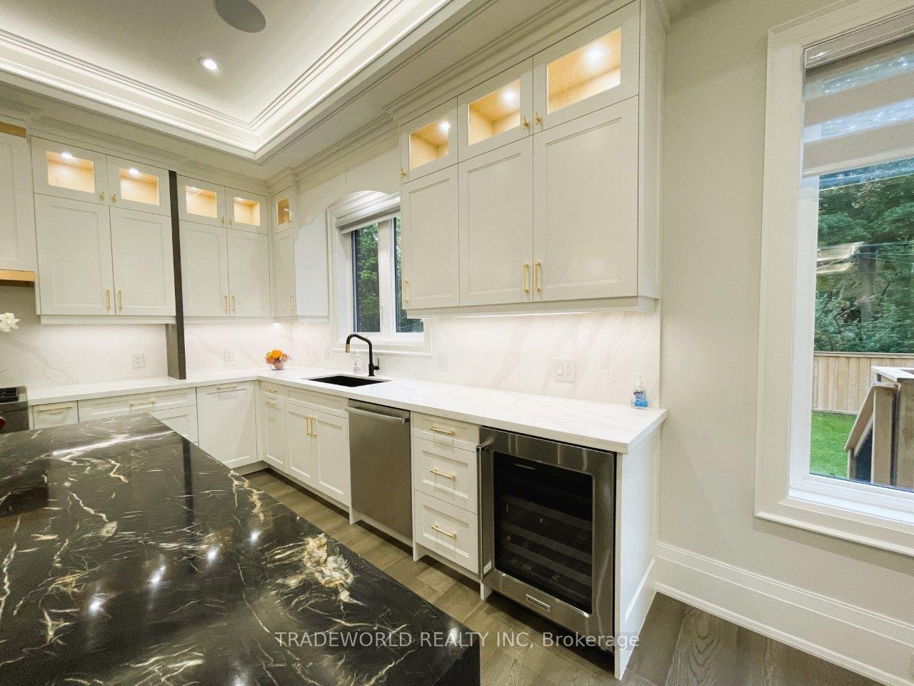 Photo 12 of 90 Fred Varley Drive, Markham, Unionville — HOMEH