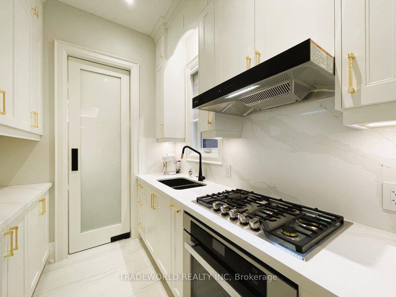 Photo 13 of 90 Fred Varley Drive, Markham, Unionville — HOMEH