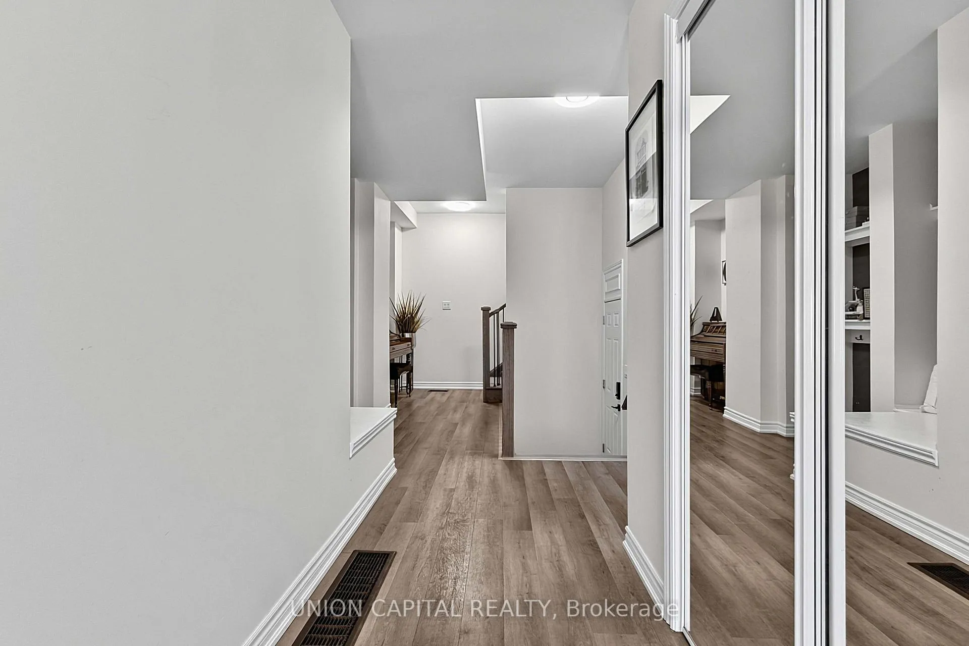 Photo 4 of 16 Thomas Frisby Jr Crescent, Markham, Victoria Square — HOMEH
