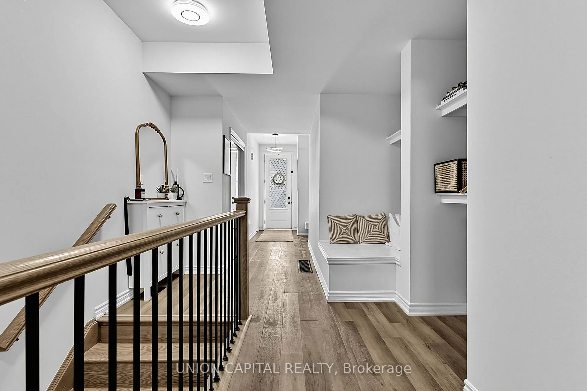 Photo 5 of 16 Thomas Frisby Jr Crescent, Markham, Victoria Square — HOMEH