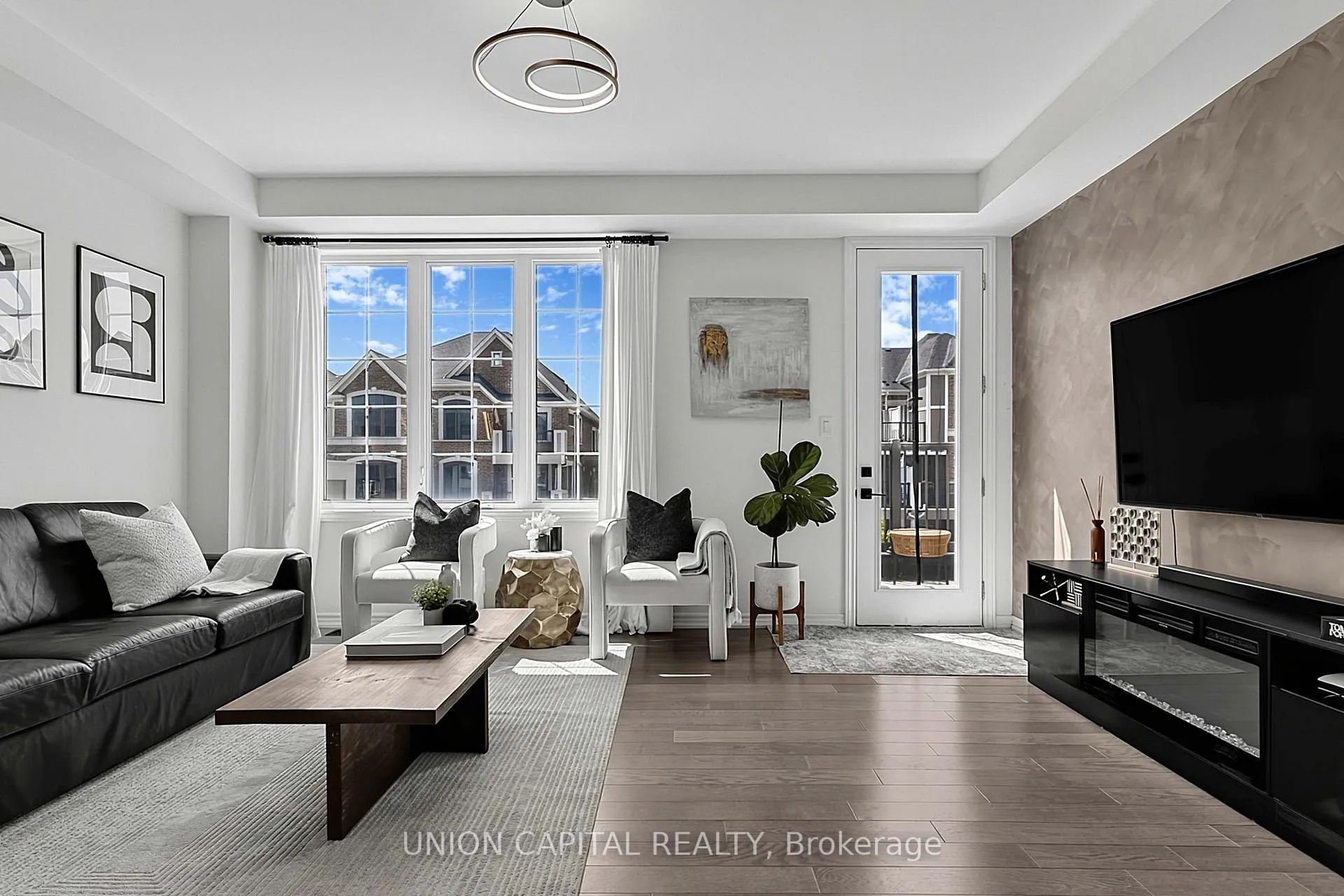 Photo 8 of 16 Thomas Frisby Jr Crescent, Markham, Victoria Square — HOMEH