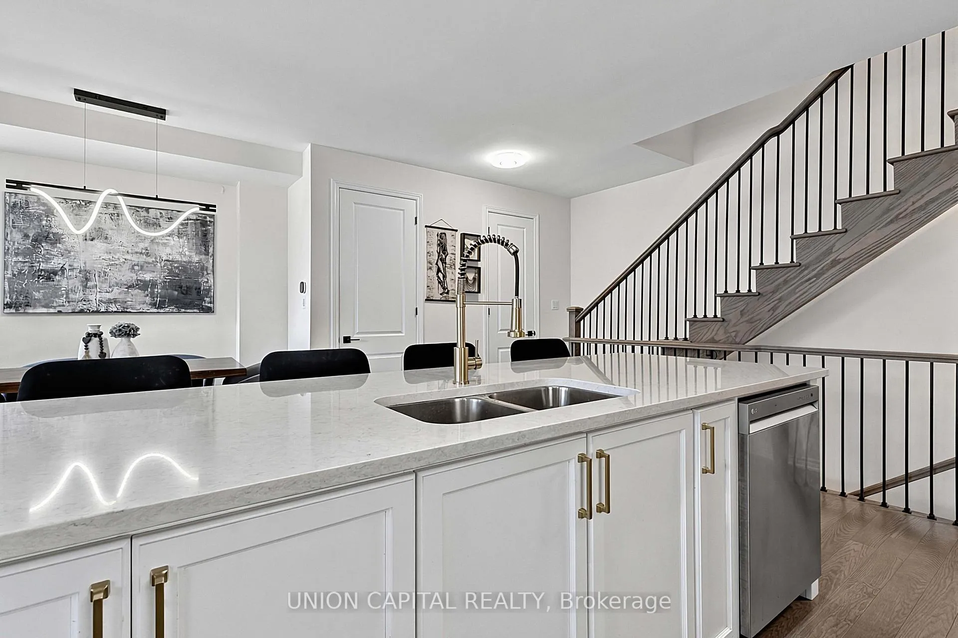 Photo 18 of 16 Thomas Frisby Jr Crescent, Markham, Victoria Square — HOMEH