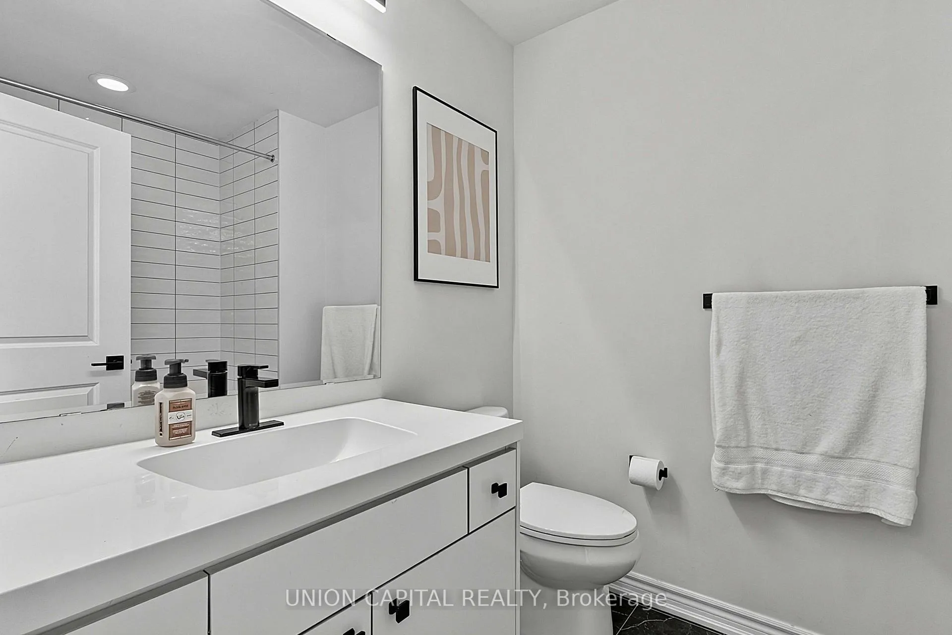 Photo 24 of 16 Thomas Frisby Jr Crescent, Markham, Victoria Square — HOMEH