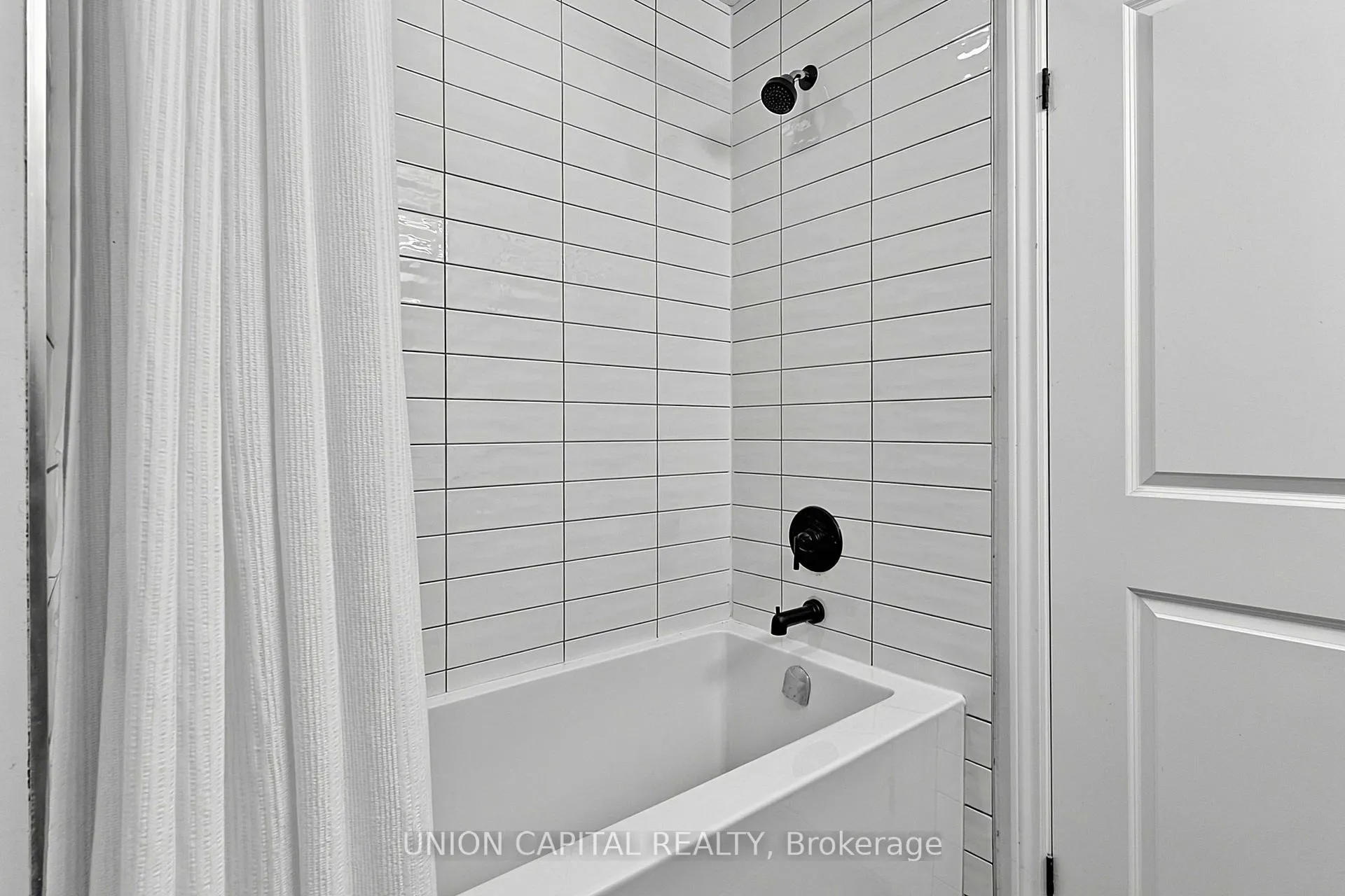 Photo 25 of 16 Thomas Frisby Jr Crescent, Markham, Victoria Square — HOMEH