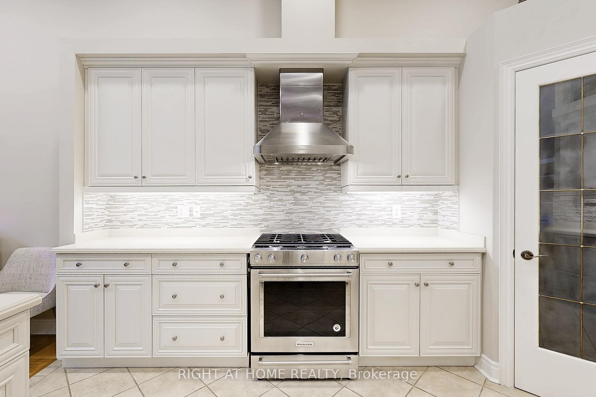 Photo 8 of 9 Arlington Way, Markham, Grandview — HOMEH