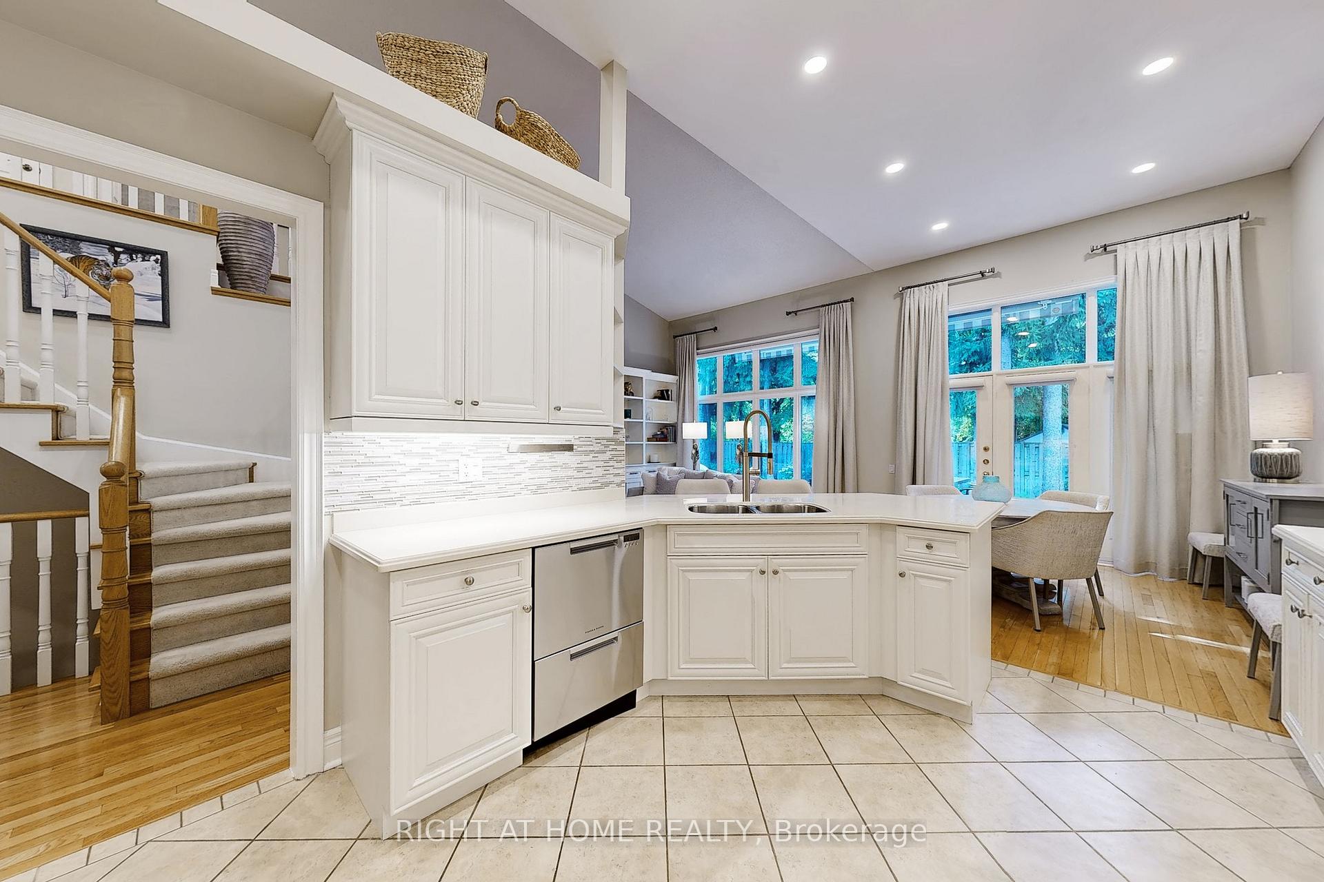 Photo 10 of 9 Arlington Way, Markham, Grandview — HOMEH
