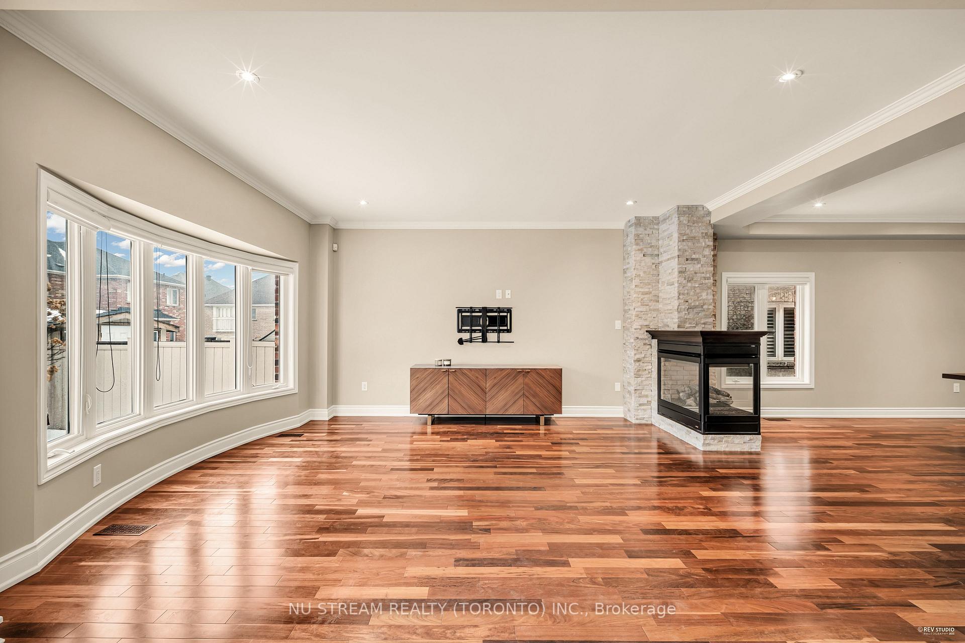 Photo 5 of 111 Lealinds Road, Vaughan, Patterson — HOMEH
