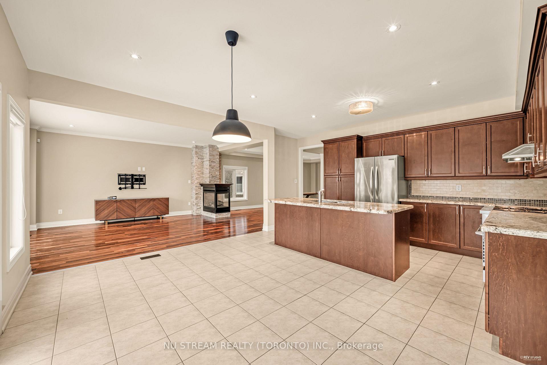 Photo 6 of 111 Lealinds Road, Vaughan, Patterson — HOMEH