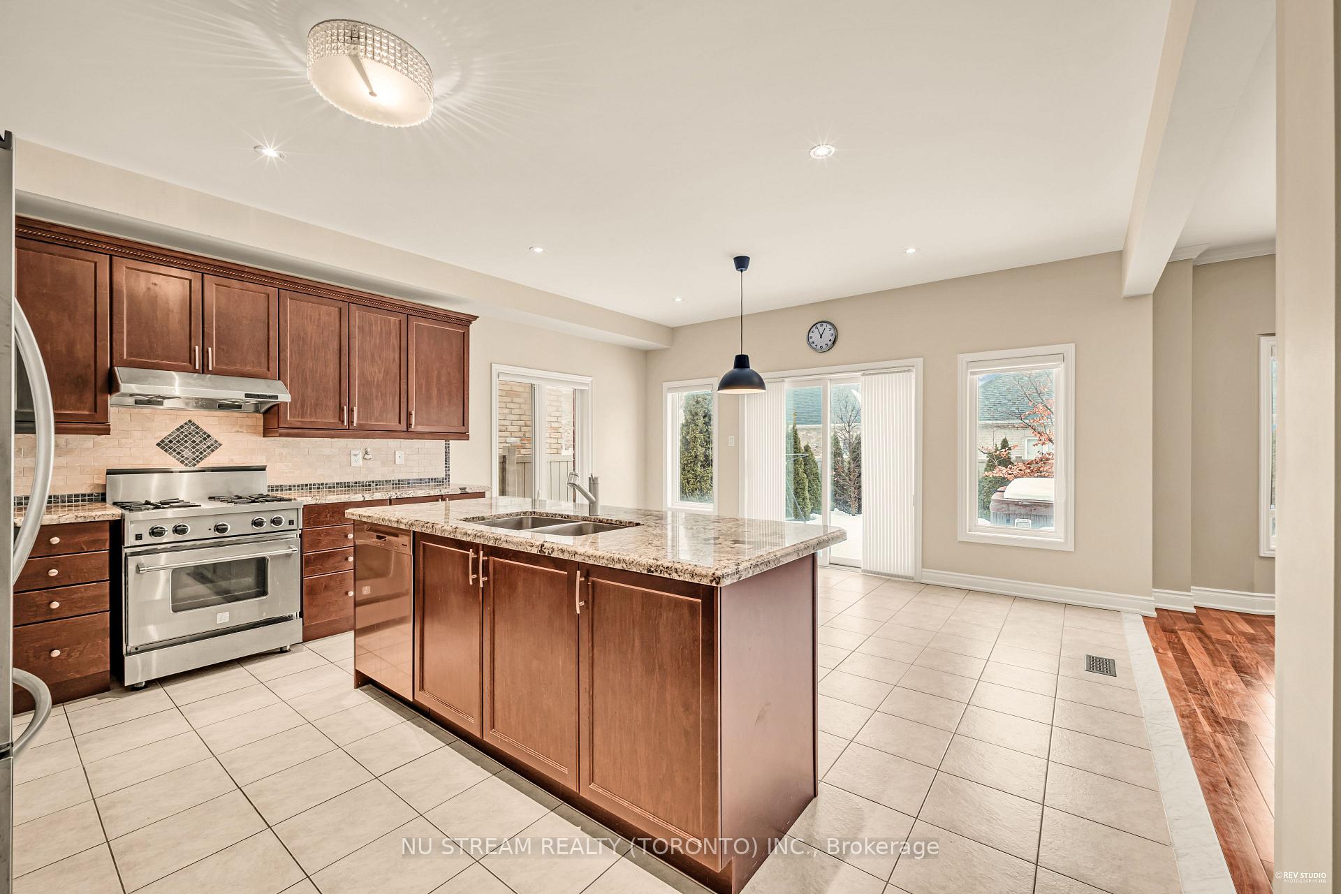 Photo 10 of 111 Lealinds Road, Vaughan, Patterson — HOMEH