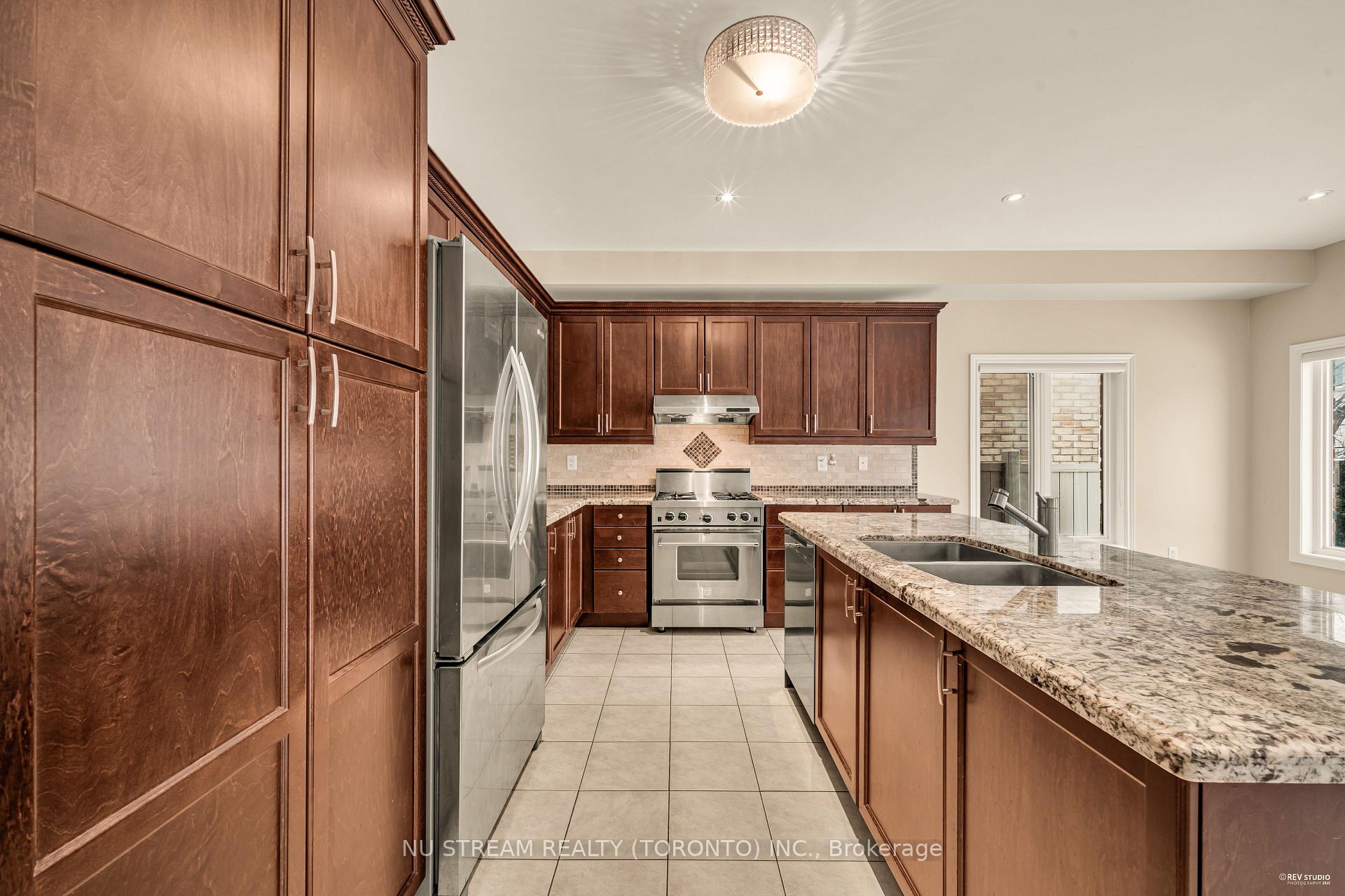 Photo 11 of 111 Lealinds Road, Vaughan, Patterson — HOMEH