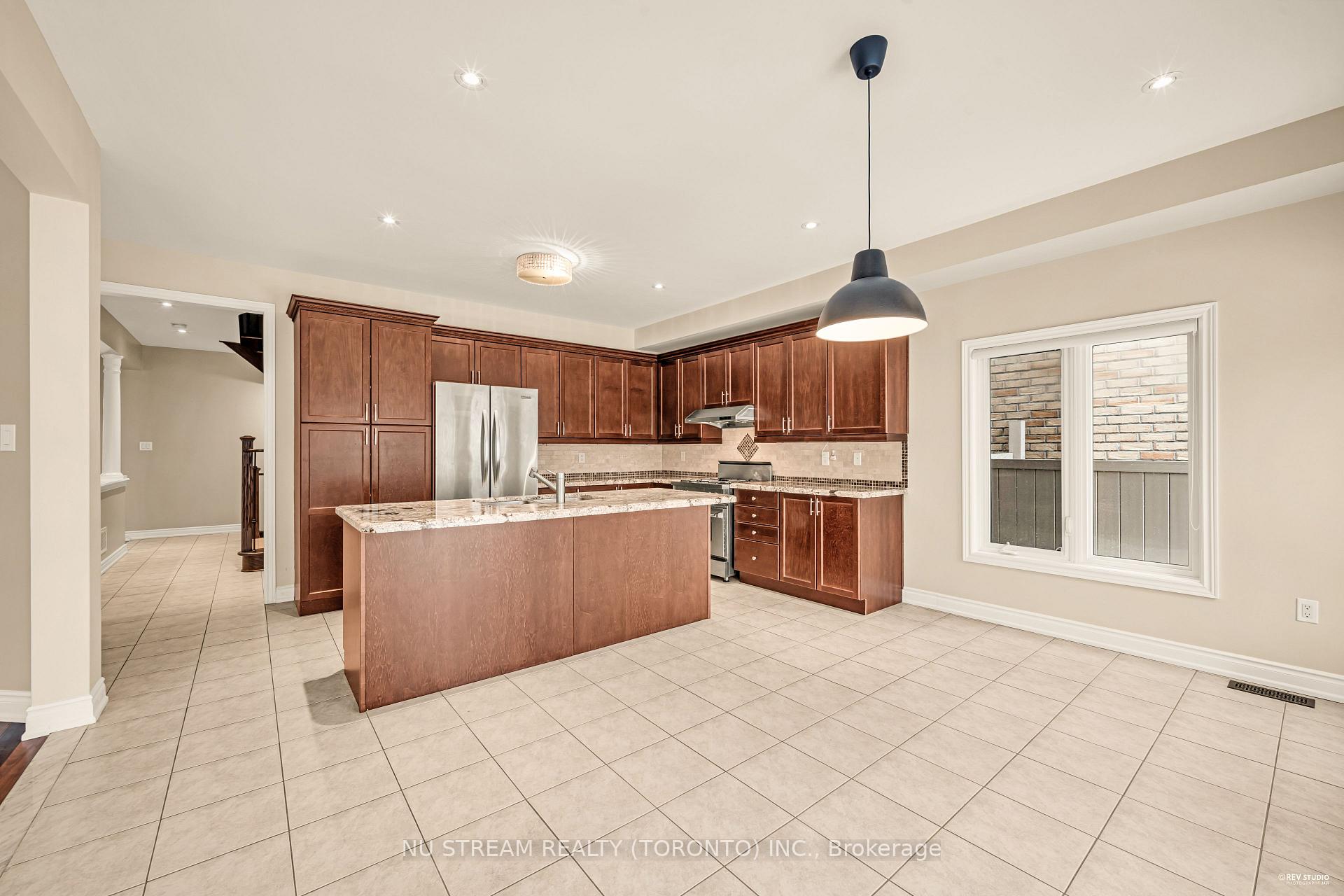 Photo 12 of 111 Lealinds Road, Vaughan, Patterson — HOMEH