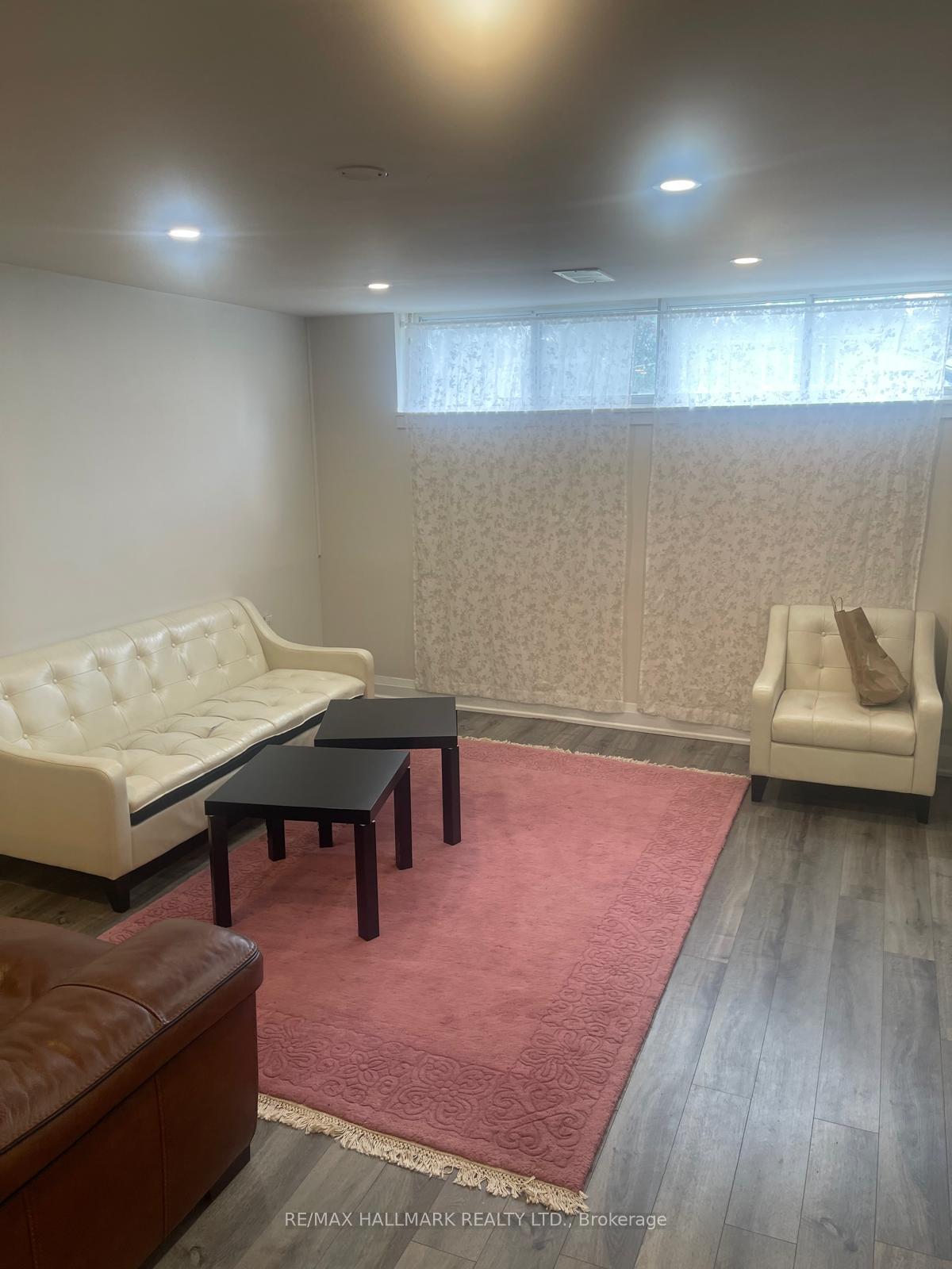 Photo 4 of Unit LOWER, 61 Aurora Heights Drive, Aurora, Aurora Heights — HOMEH