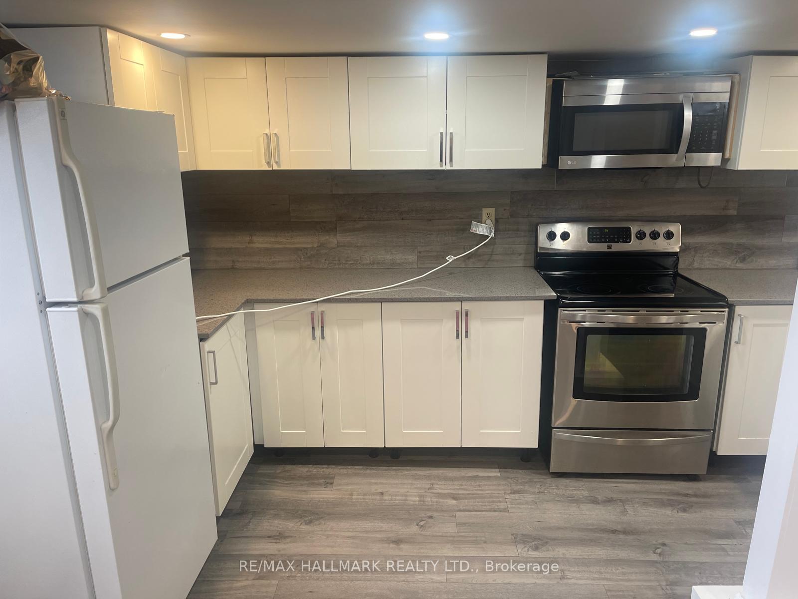 Photo 5 of Unit LOWER, 61 Aurora Heights Drive, Aurora, Aurora Heights — HOMEH