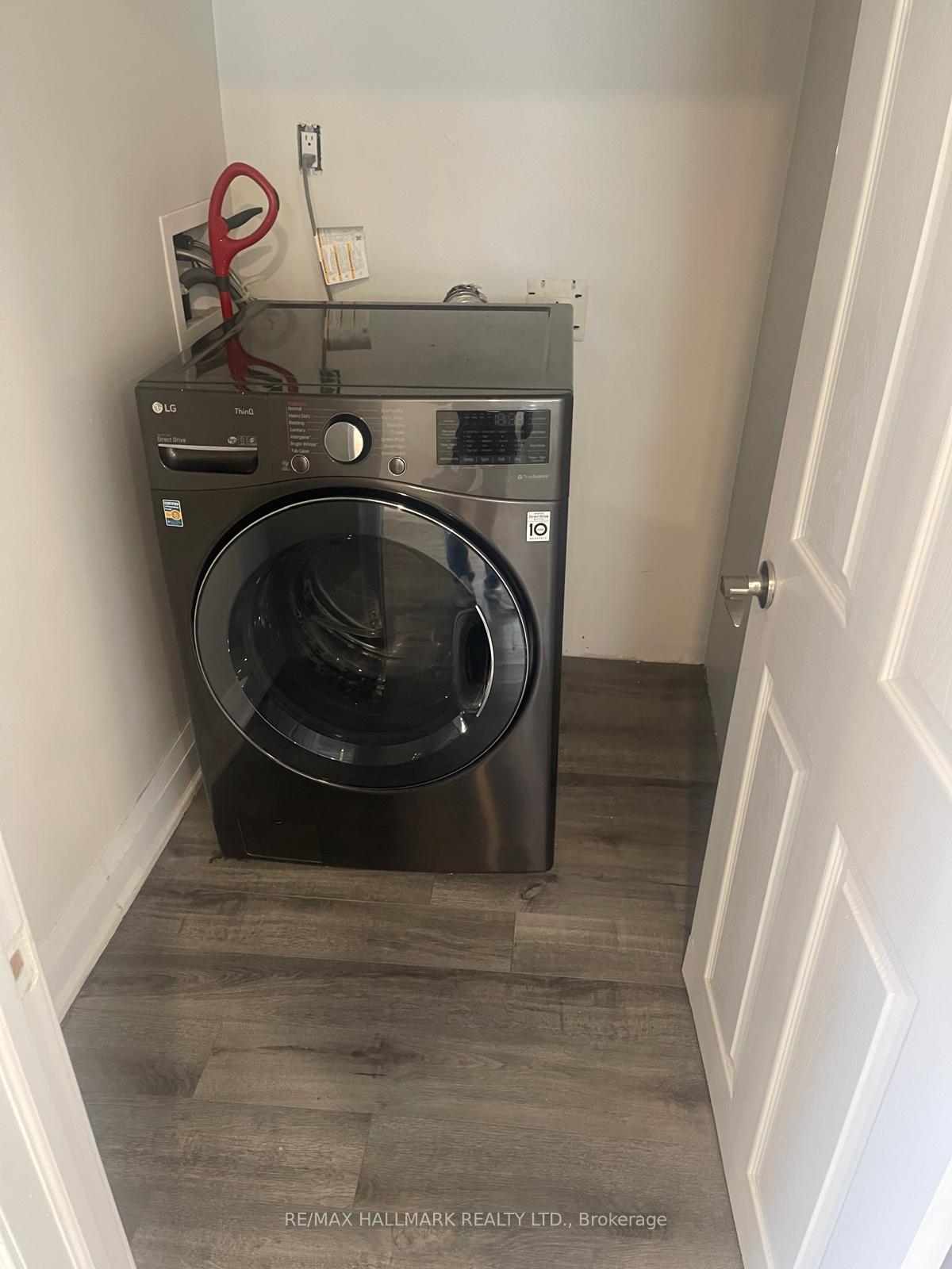 Photo 11 of Unit LOWER, 61 Aurora Heights Drive, Aurora, Aurora Heights — HOMEH