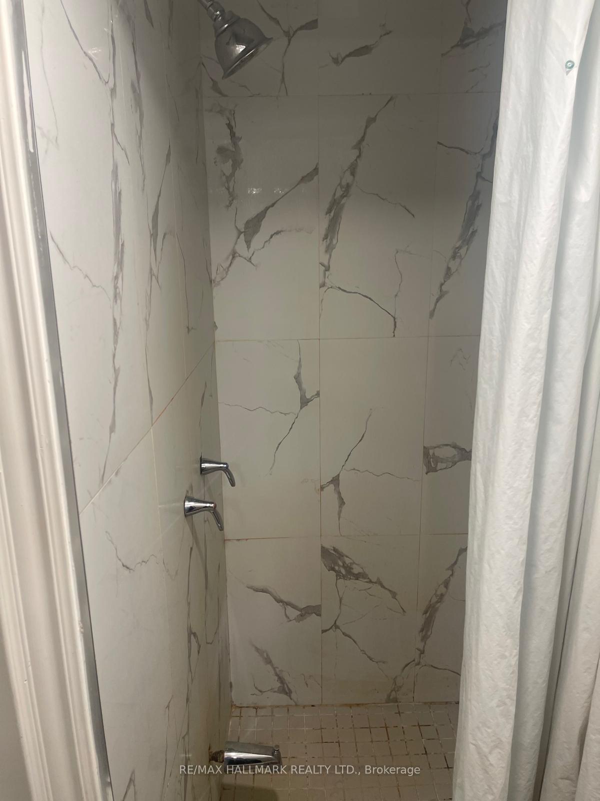 Photo 13 of Unit LOWER, 61 Aurora Heights Drive, Aurora, Aurora Heights — HOMEH