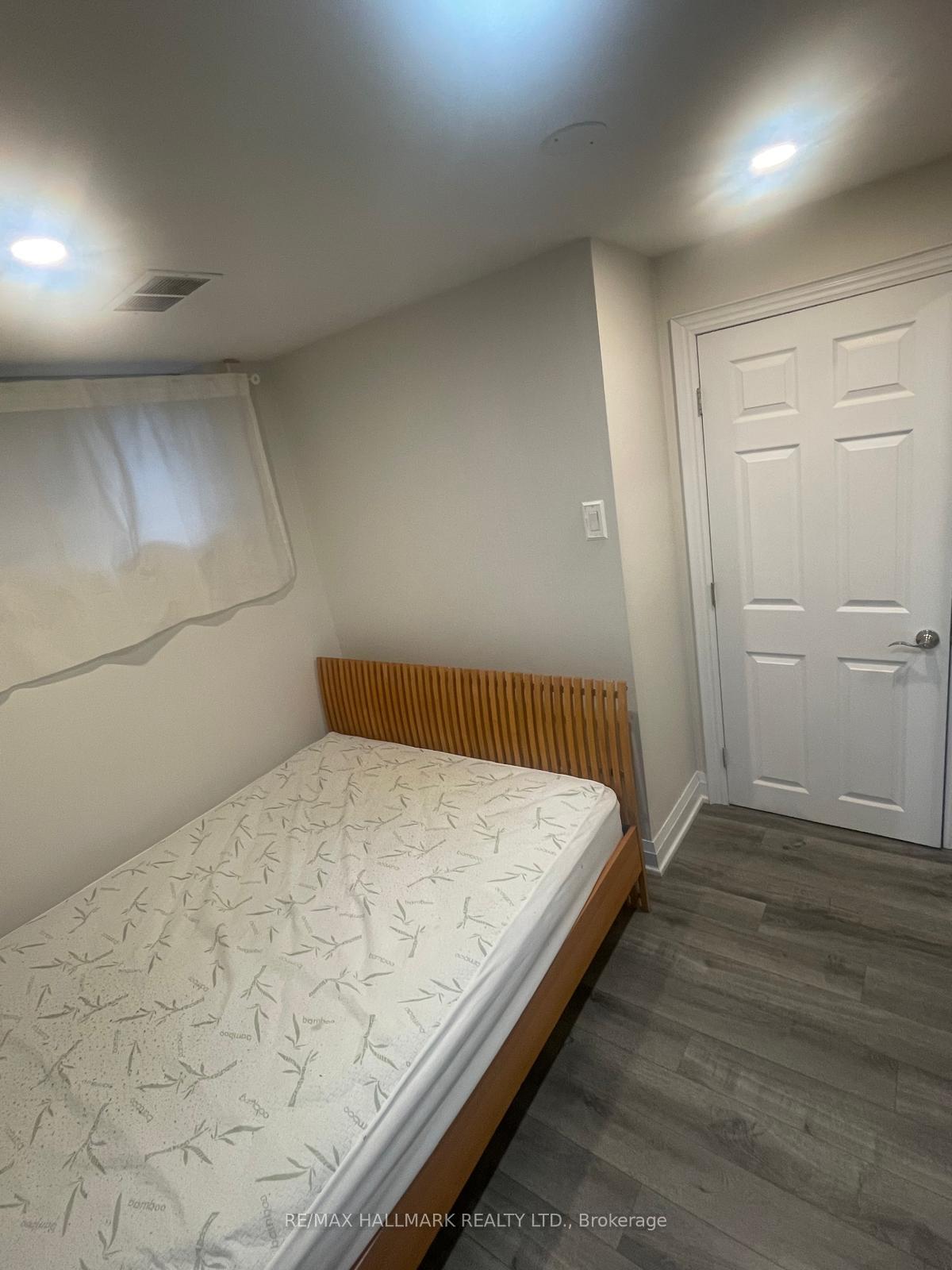 Photo 15 of Unit LOWER, 61 Aurora Heights Drive, Aurora, Aurora Heights — HOMEH
