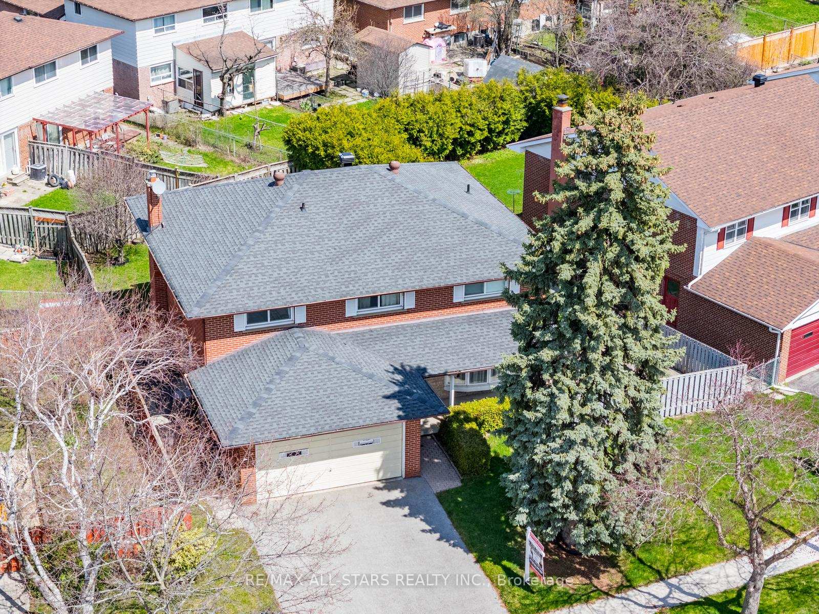 Photo 4 of 57 Gloxinia Crescent, Scarborough, L'Amoreaux — HOMEH