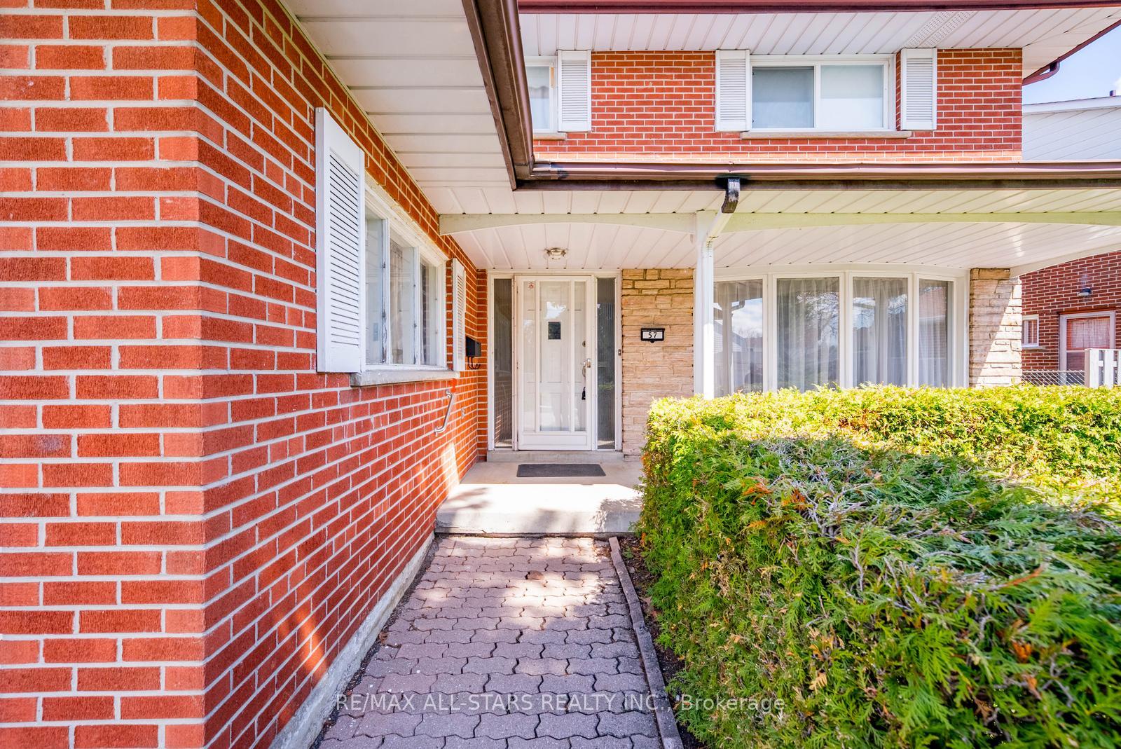 Photo 7 of 57 Gloxinia Crescent, Scarborough, L'Amoreaux — HOMEH