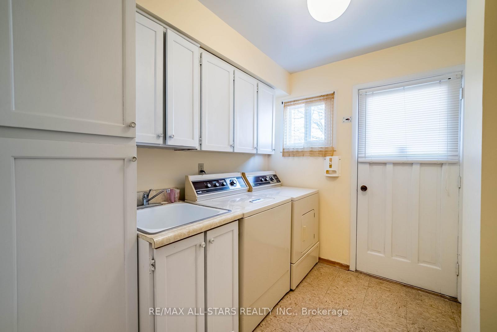 Photo 16 of 57 Gloxinia Crescent, Scarborough, L'Amoreaux — HOMEH