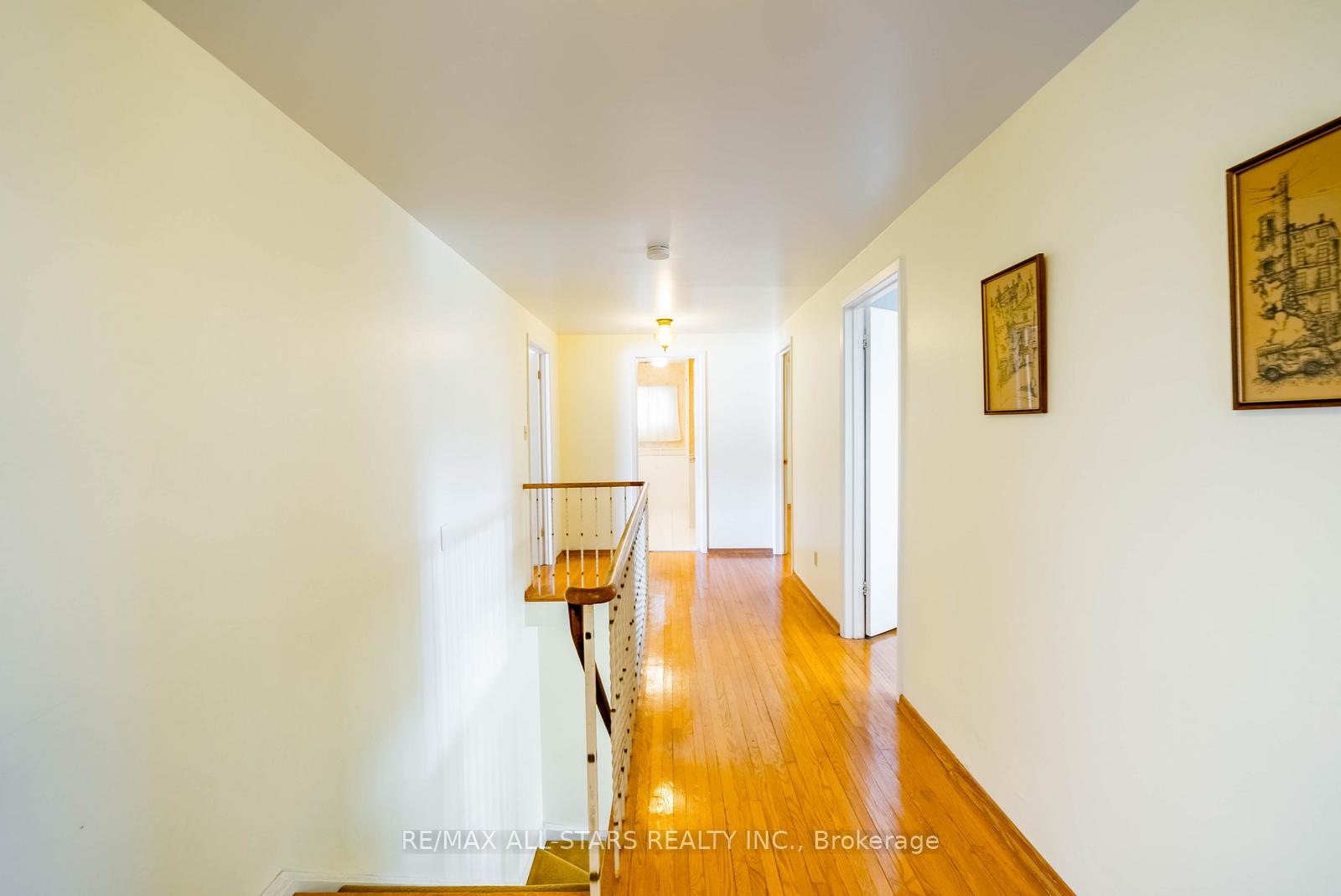 Photo 19 of 57 Gloxinia Crescent, Scarborough, L'Amoreaux — HOMEH