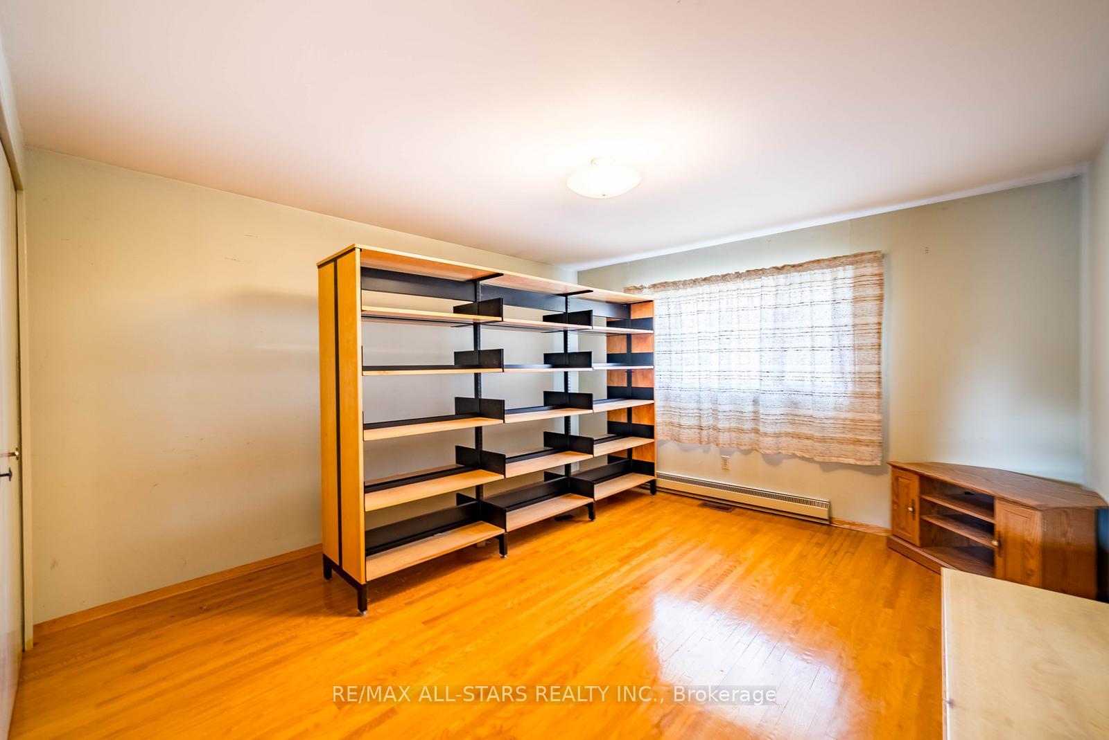 Photo 21 of 57 Gloxinia Crescent, Scarborough, L'Amoreaux — HOMEH