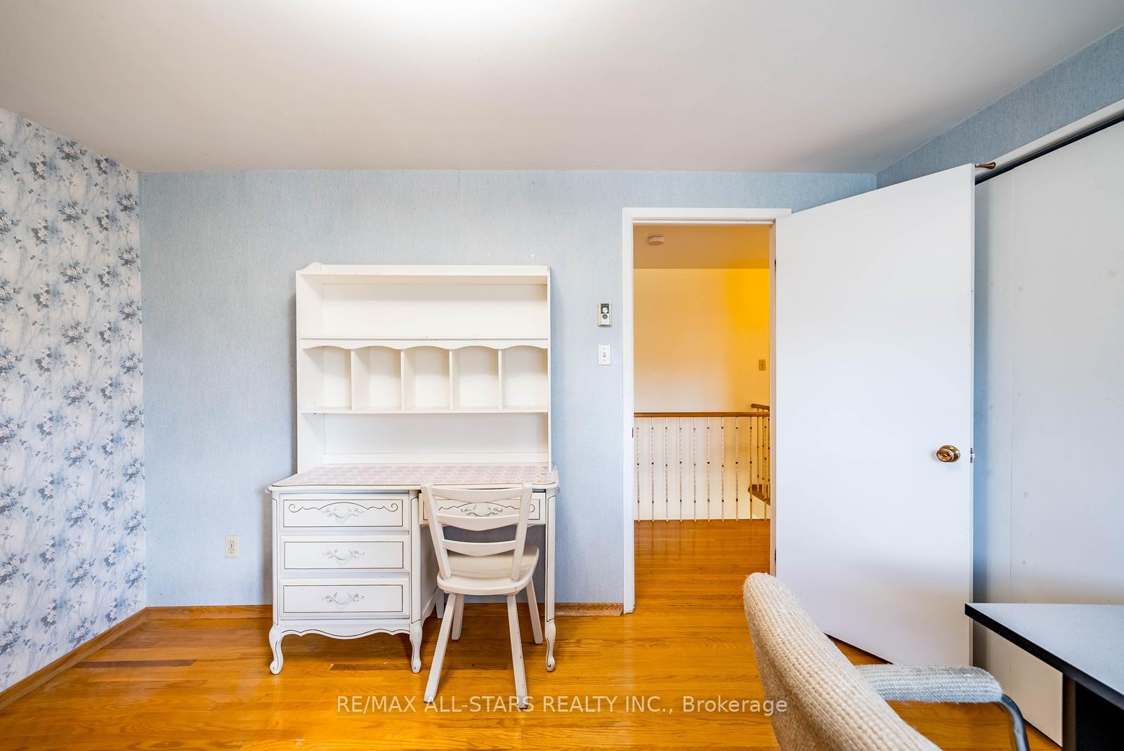 Photo 23 of 57 Gloxinia Crescent, Scarborough, L'Amoreaux — HOMEH