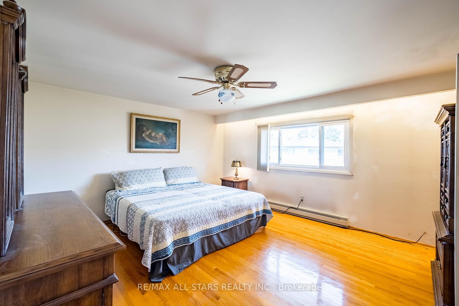 Photo 27 of 57 Gloxinia Crescent, Scarborough, L'Amoreaux — HOMEH