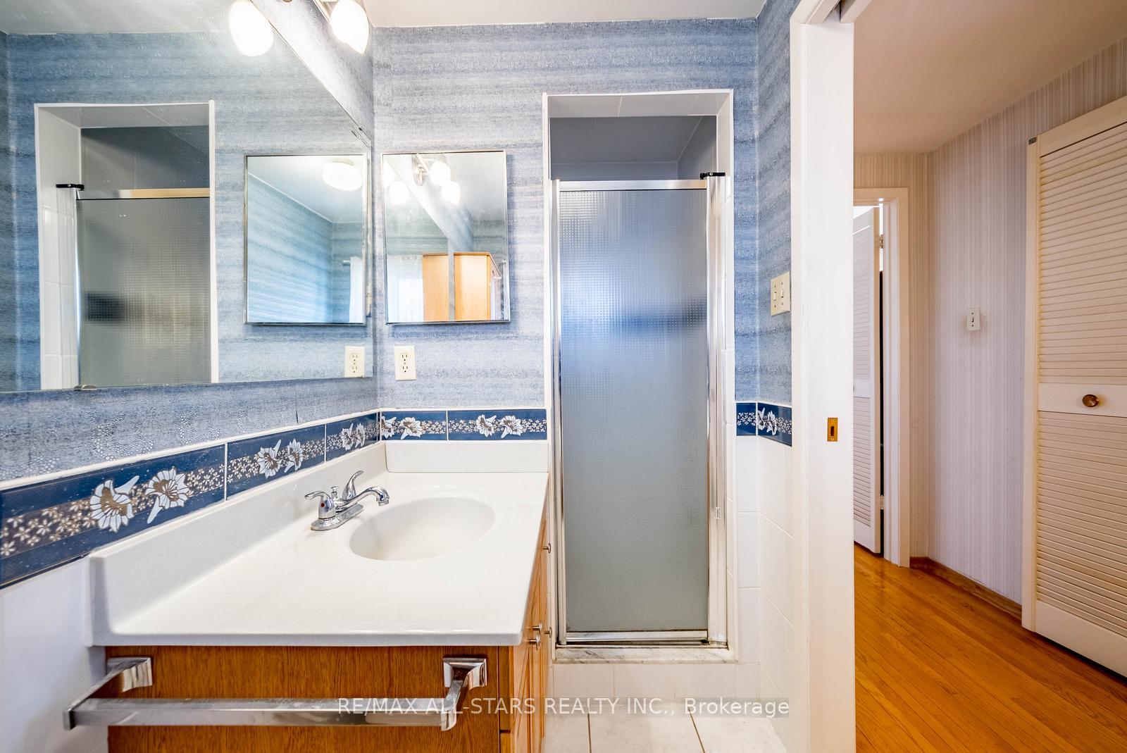 Photo 31 of 57 Gloxinia Crescent, Scarborough, L'Amoreaux — HOMEH
