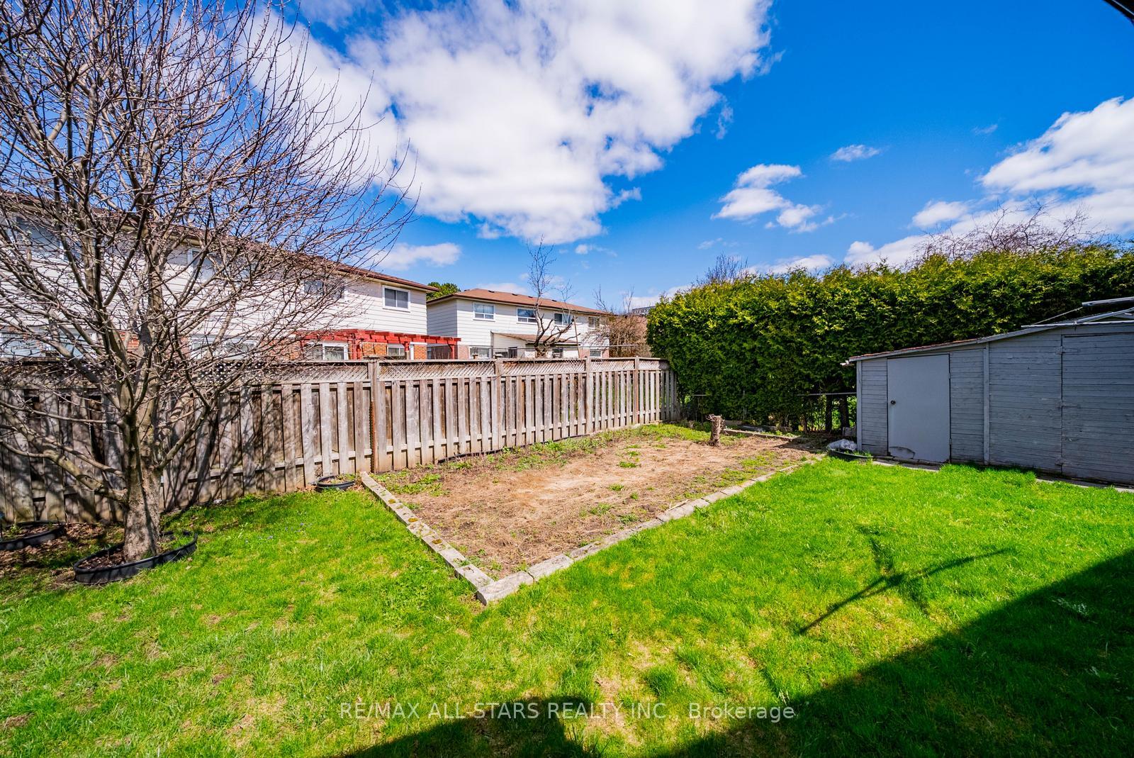 Photo 37 of 57 Gloxinia Crescent, Scarborough, L'Amoreaux — HOMEH