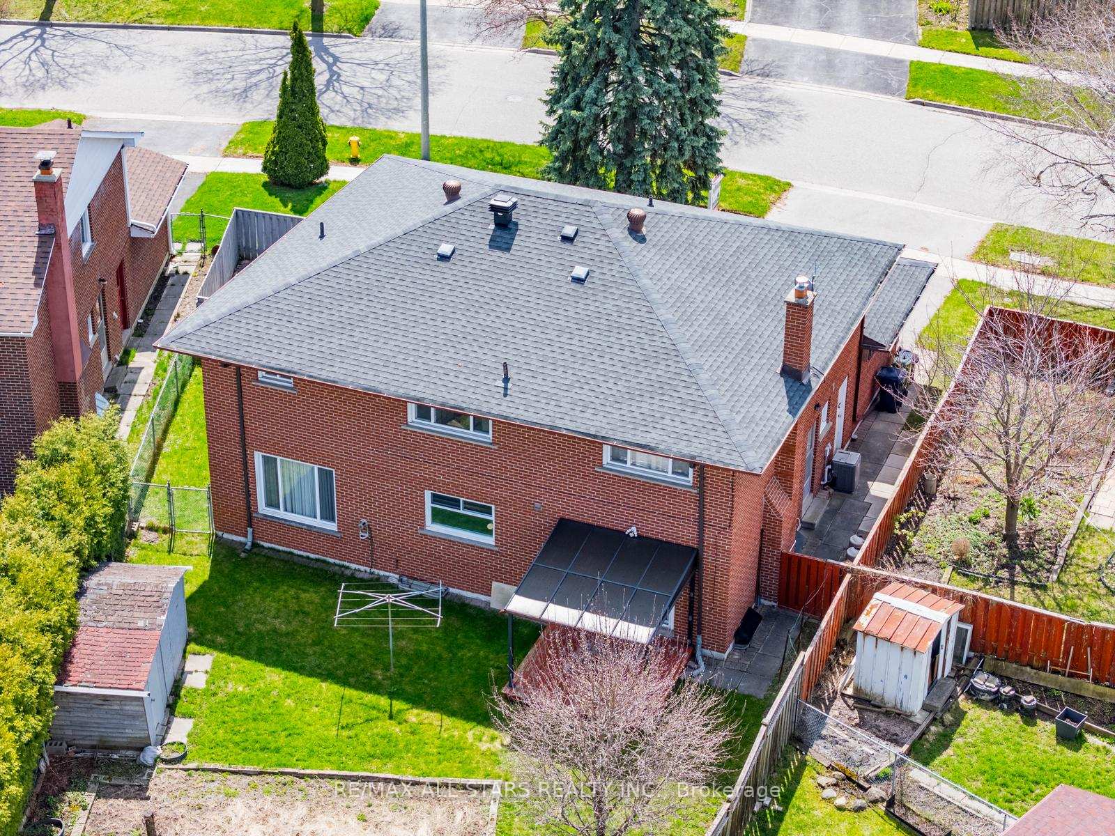 Photo 39 of 57 Gloxinia Crescent, Scarborough, L'Amoreaux — HOMEH