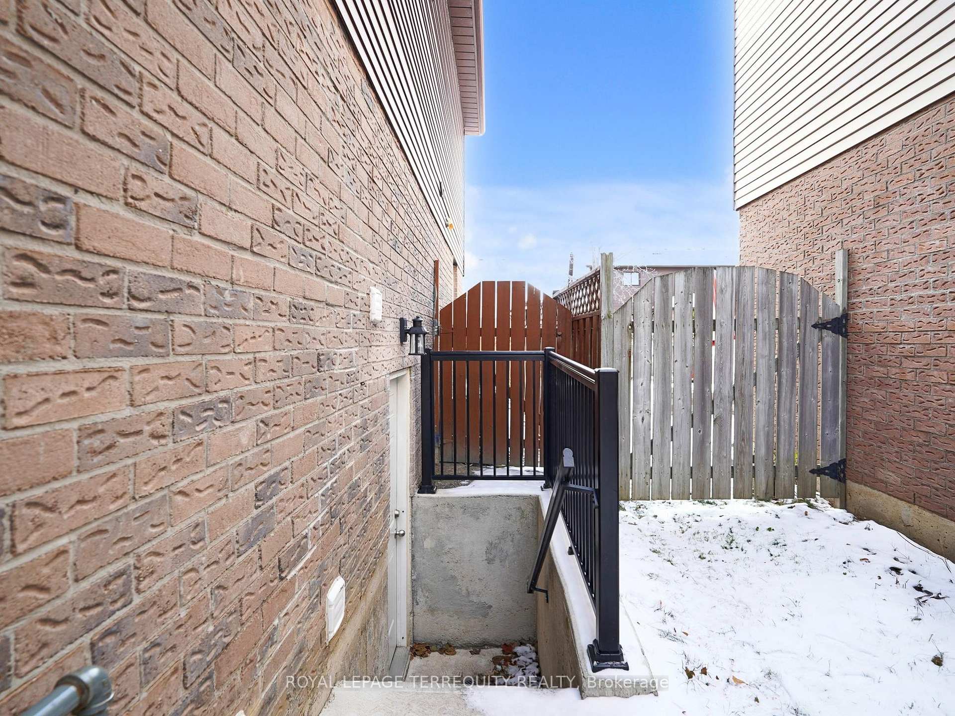 Photo 50 of 52 Dobson Drive, Ajax, Central — HOMEH