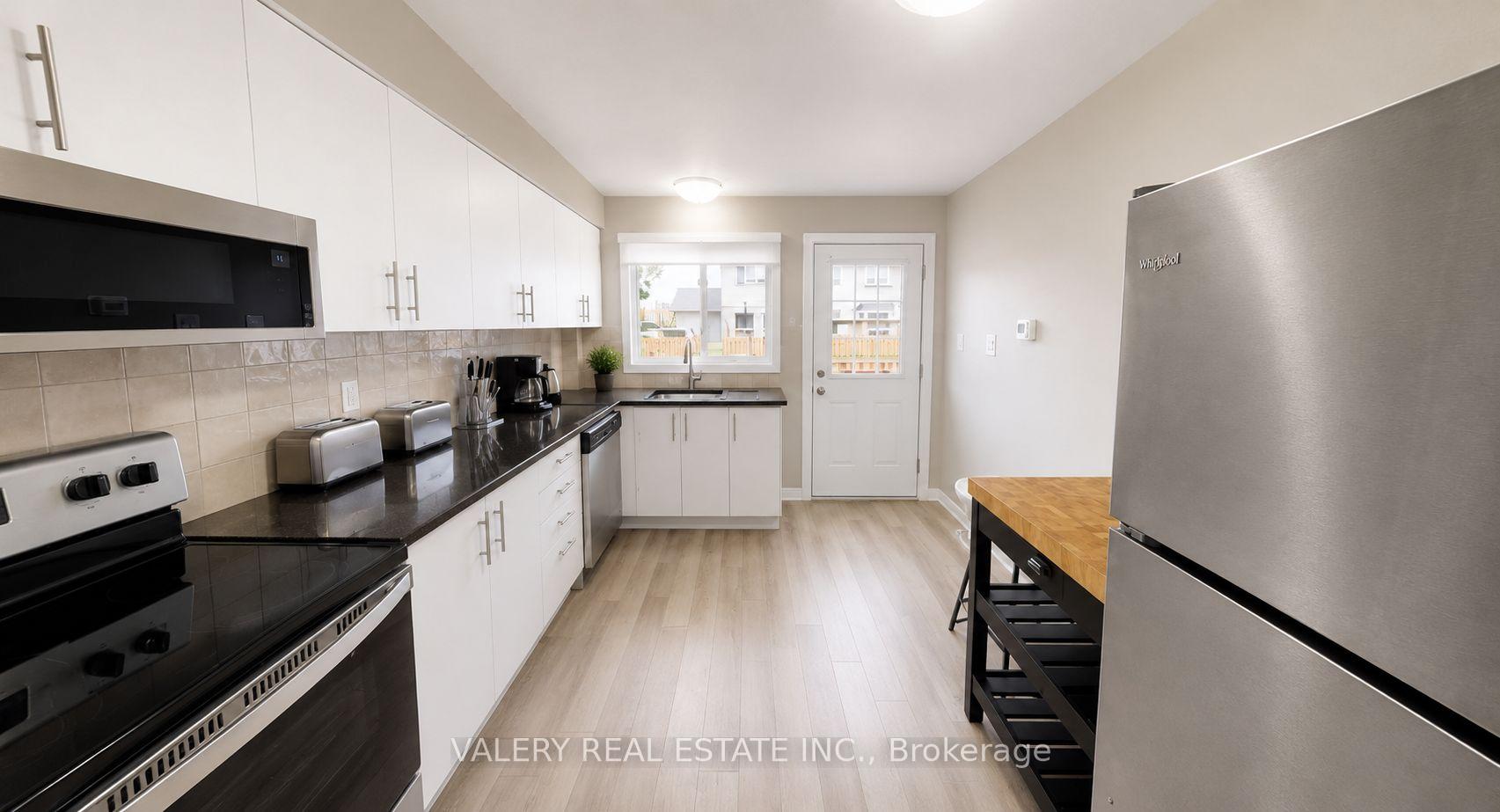 Photo 4 of Unit 17, 9 Majestic Drive, Ottawa, Manordale — HOMEH