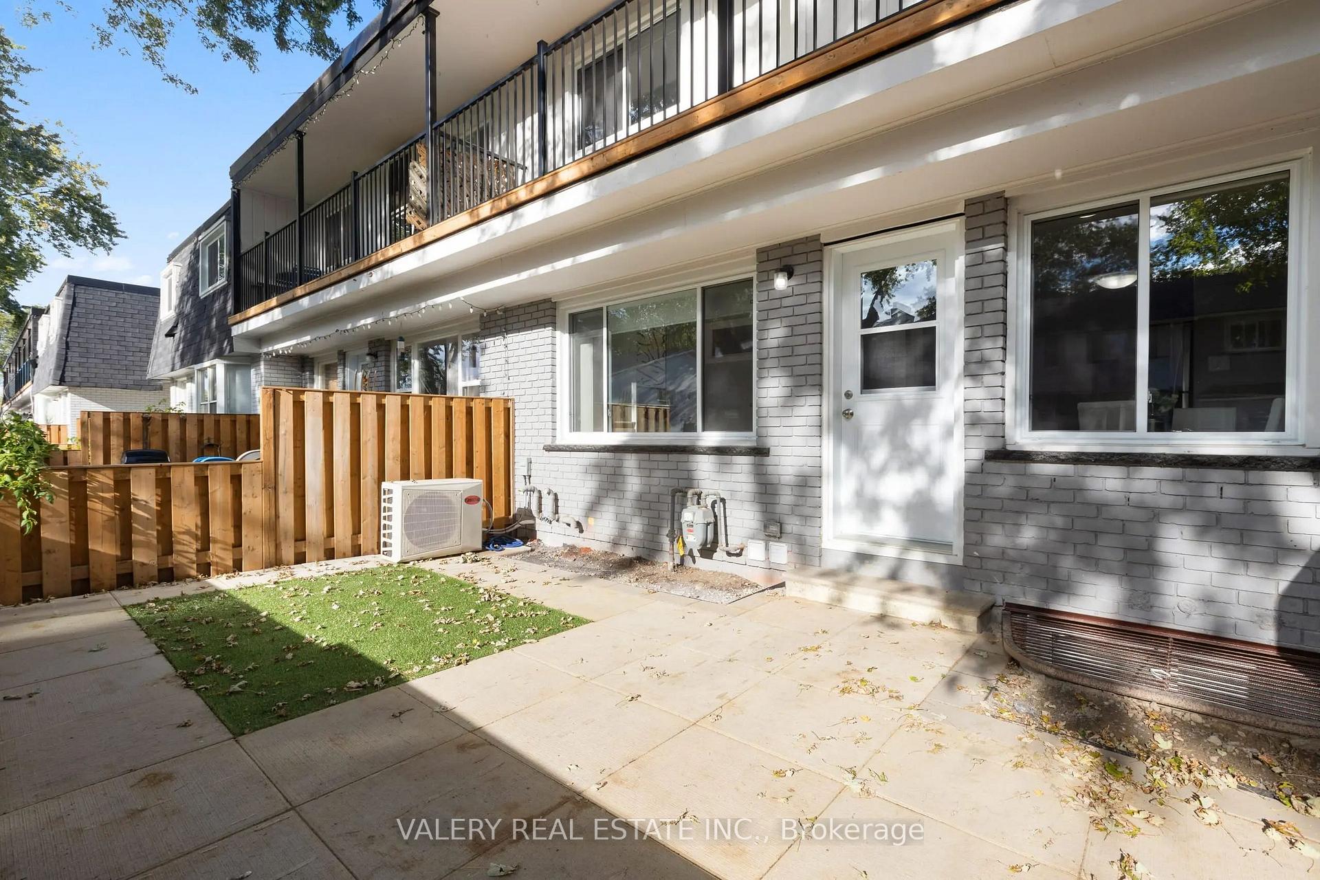Photo 2 of Unit 17, 9 Majestic Drive, Ottawa, Manordale — HOMEH