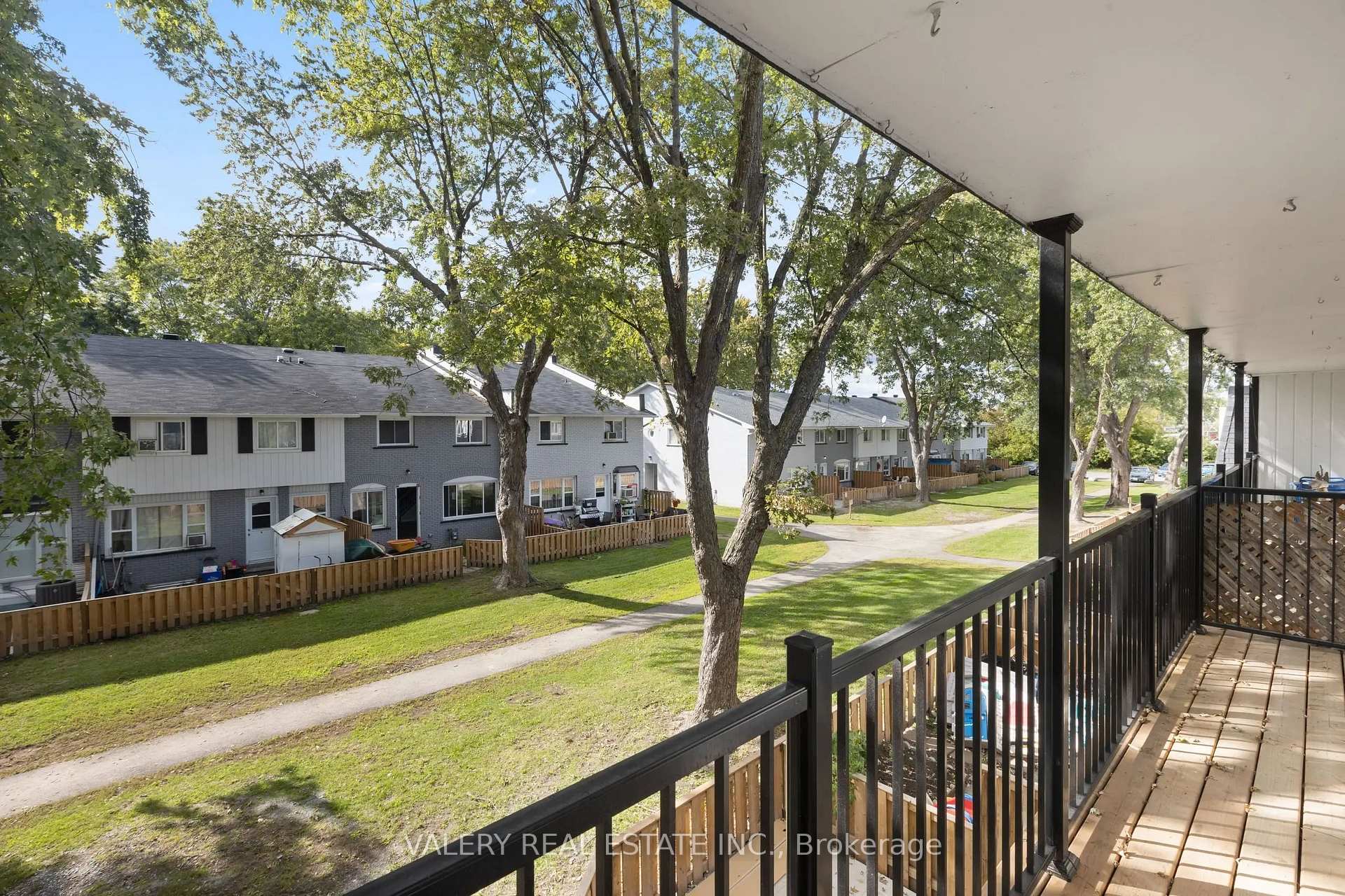 Photo 3 of Unit 17, 9 Majestic Drive, Ottawa, Manordale — HOMEH