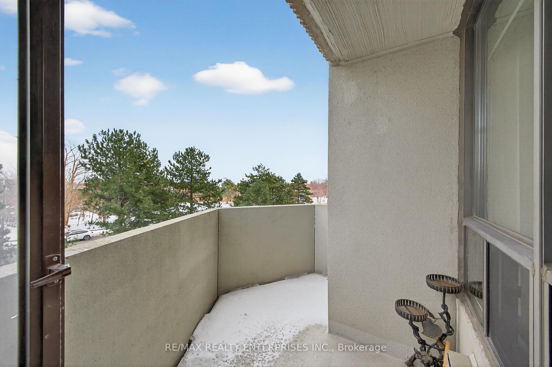 Photo 9 of Unit A49, 288 Mill Road, Etobicoke, Markland Wood — HOMEH