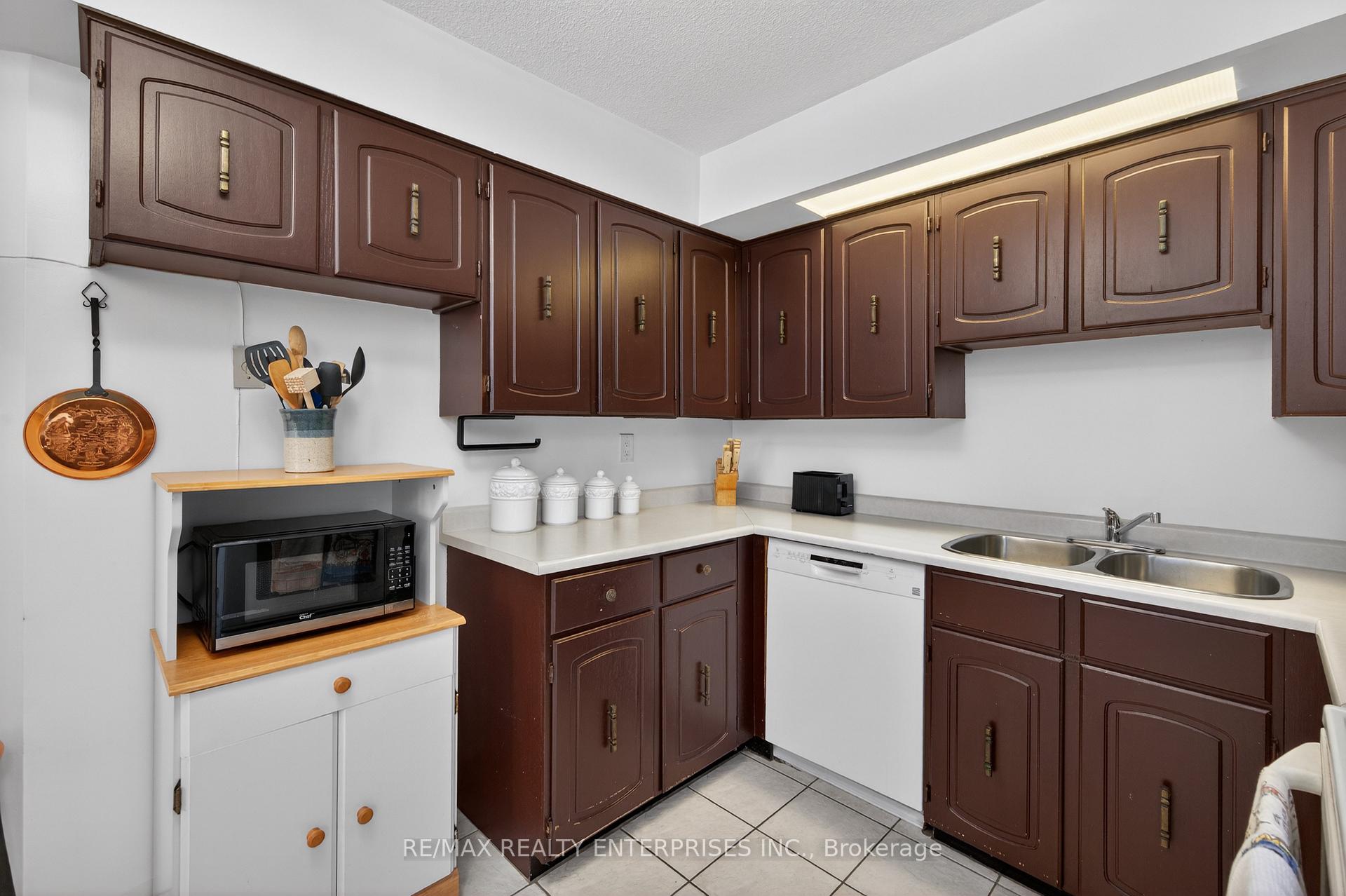 Photo 10 of Unit A49, 288 Mill Road, Etobicoke, Markland Wood — HOMEH